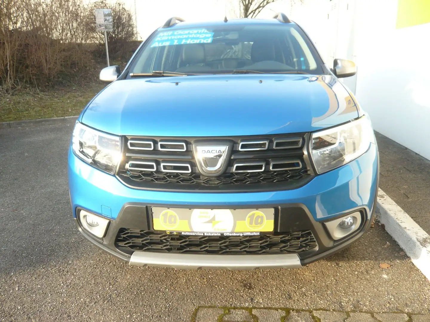 Dacia Logan MCV II Kombi Stepway Celebration AHK-TOP Blau - 2