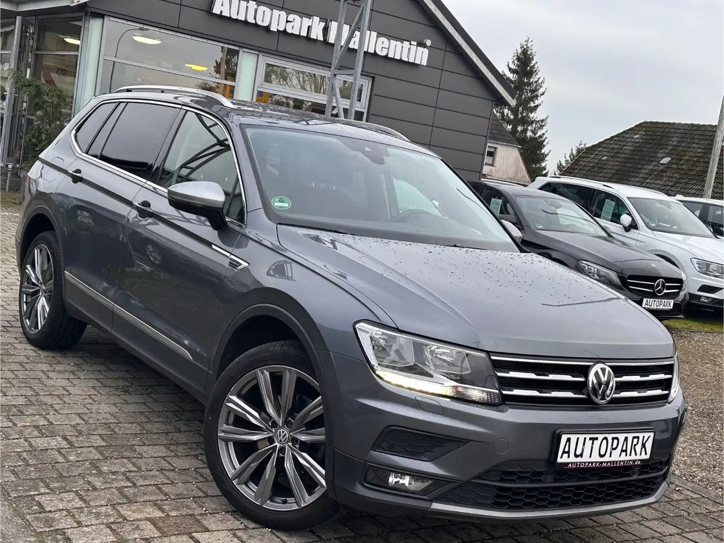 Volkswagen Tiguan Allspace Comfortline*7-SITZER*NAVI*AHK* Grau - 1