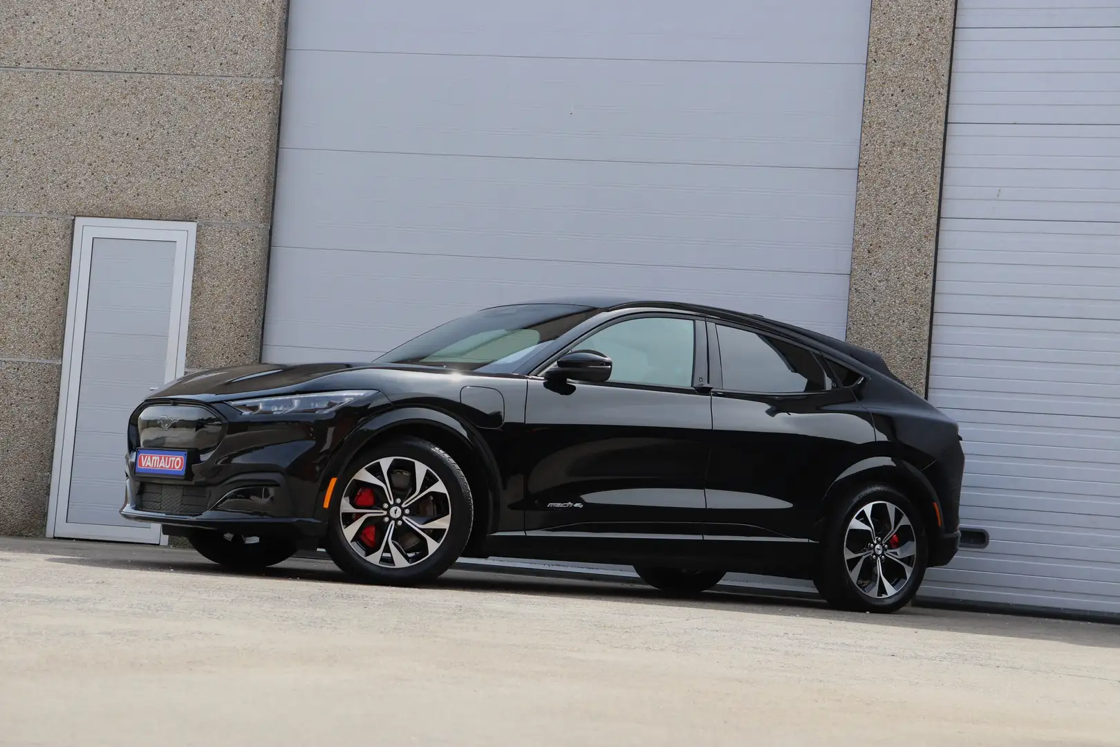 Ford Mustang Mach-E AWD Premium - Pano/Keyess/B&O/Memory/Leather/360 Zwart - 2