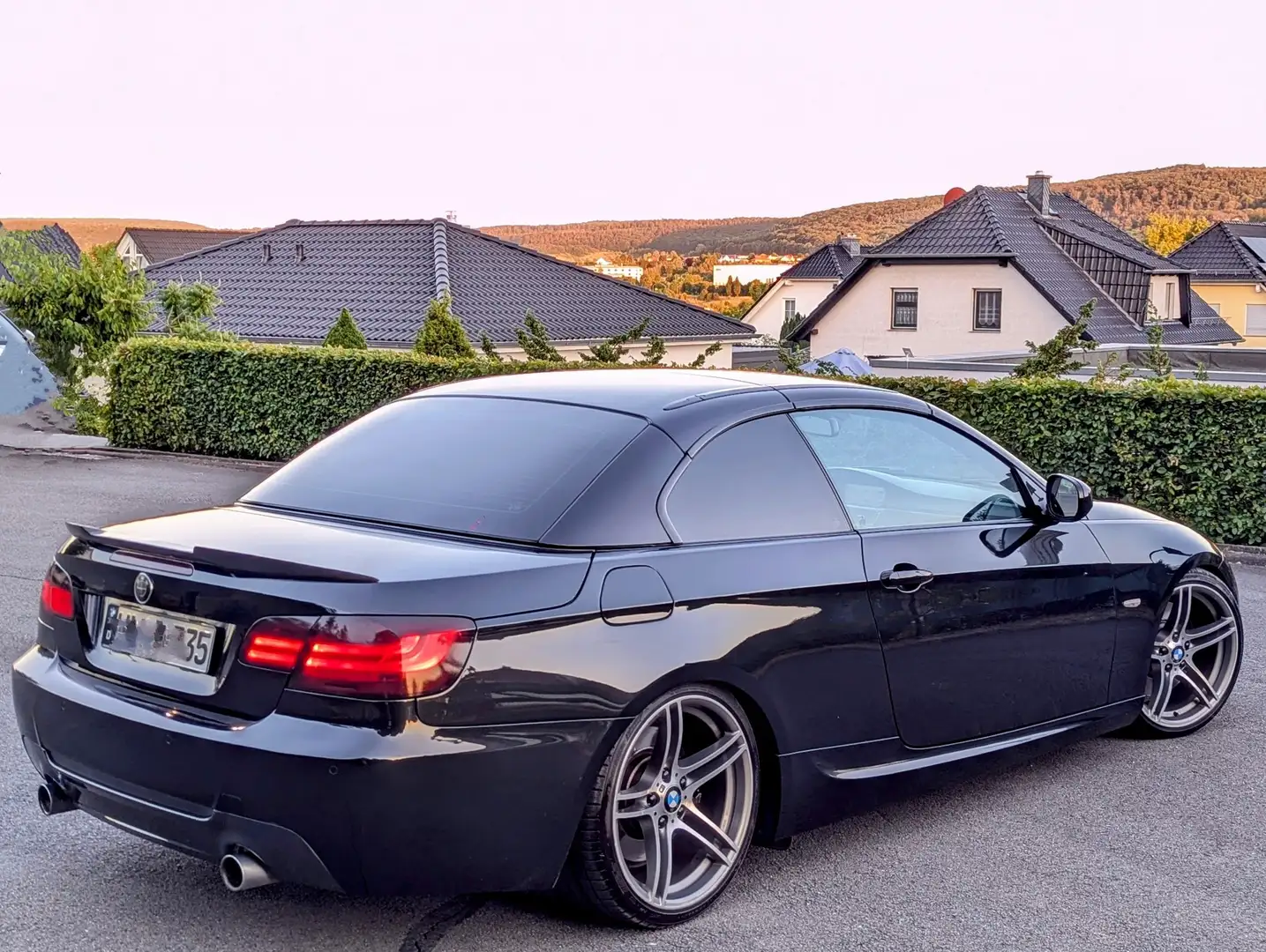 BMW 330 CABRIO MPACKET*VOLLAUSSTATTUNG*19 ZOLL*EINZIGARTIG Noir - 2