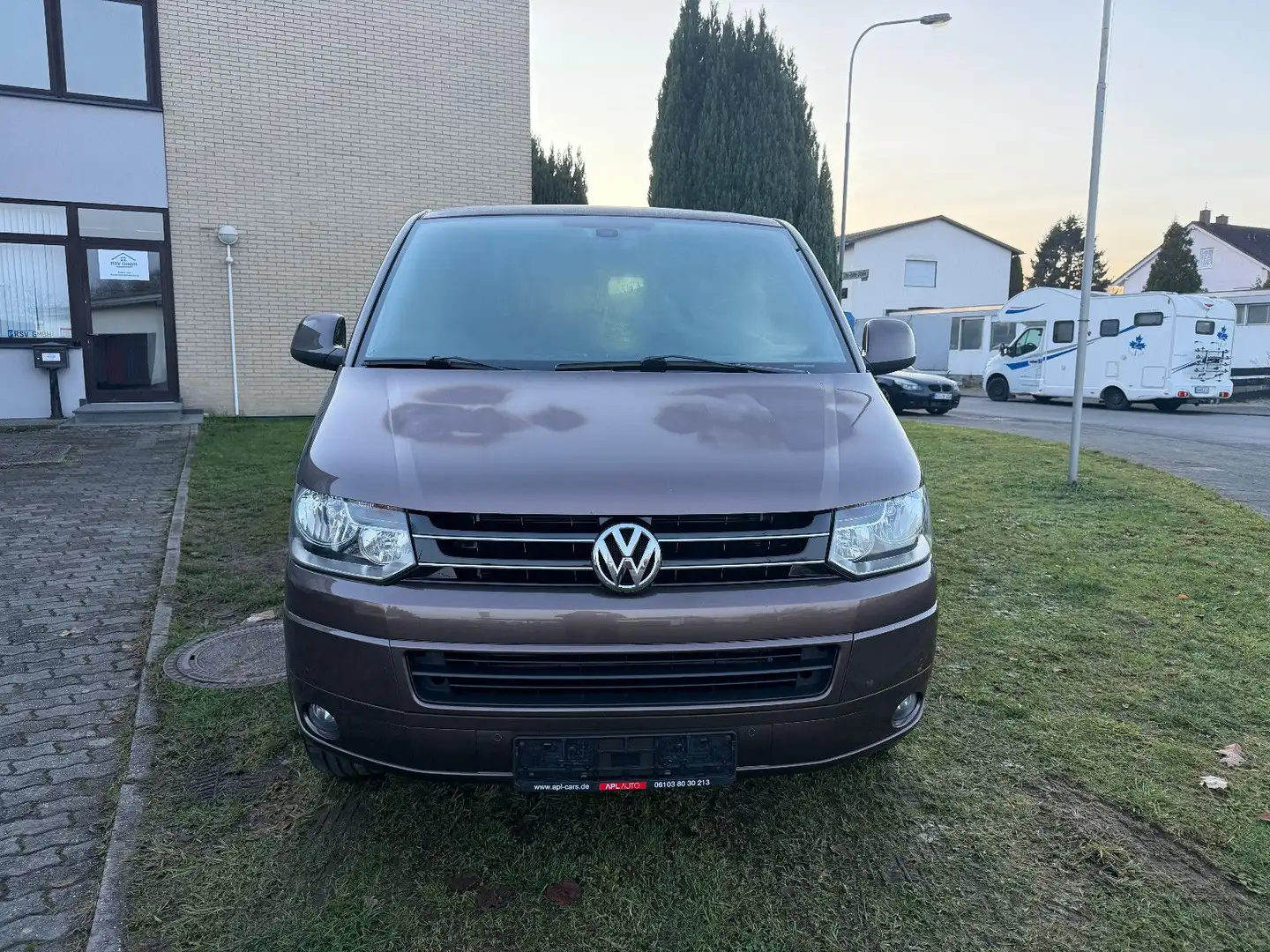 Volkswagen T5 Transporter Bus Caravelle Comfortline lang 4M Braun - 2