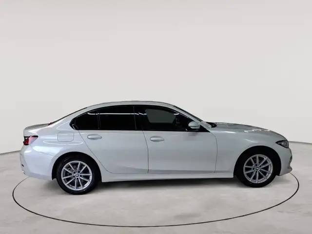 BMW 3 Series view 3