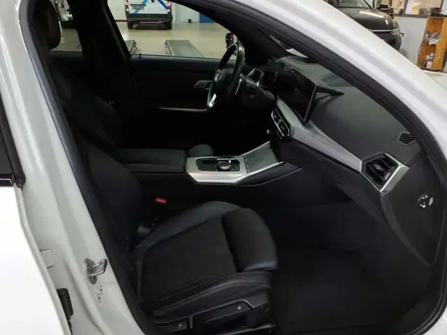 BMW 3 Series view 8