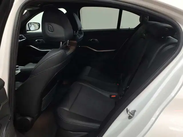 BMW 3 Series view 13