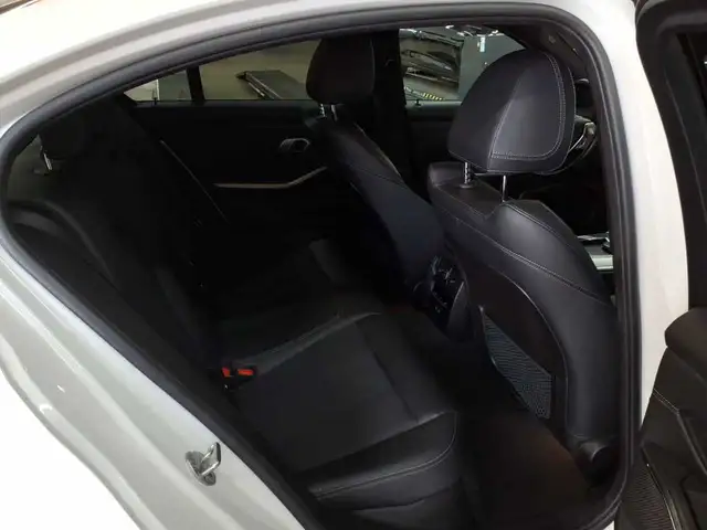 BMW 3 Series view 14