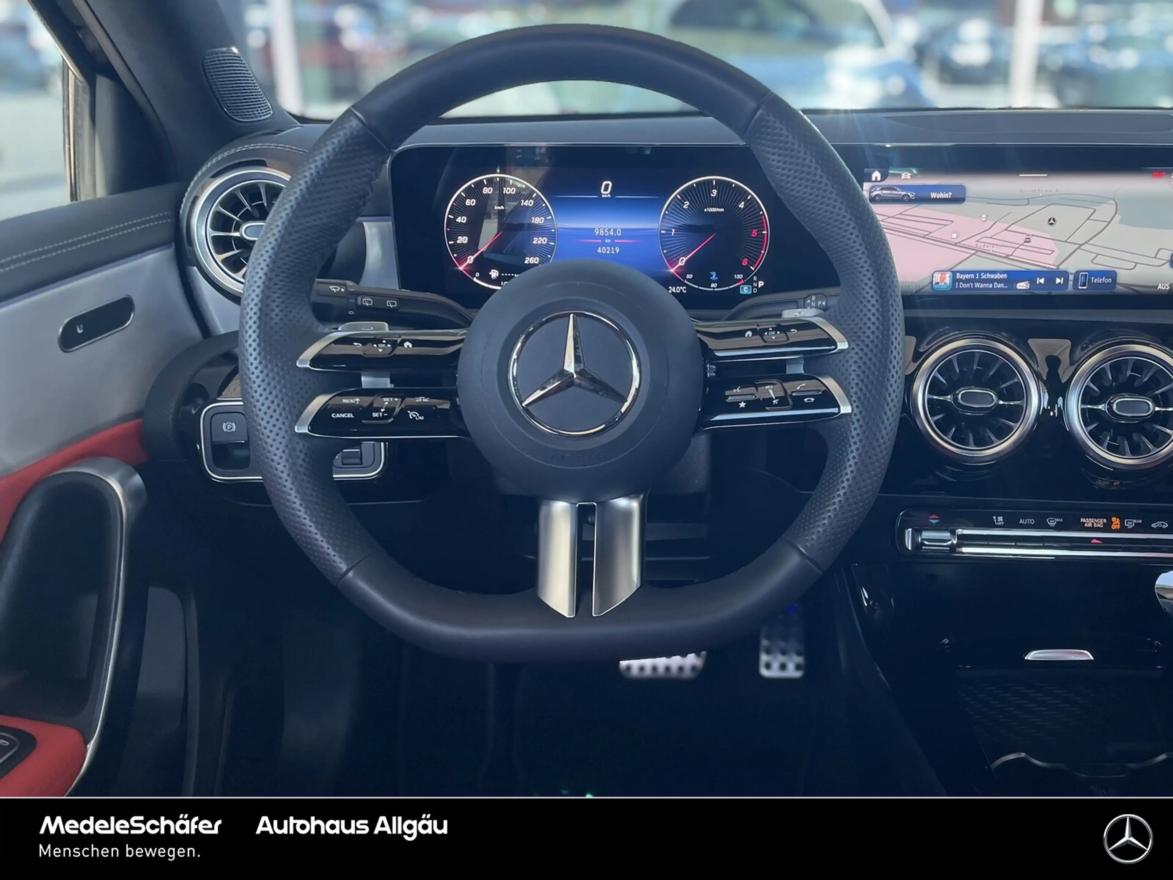 Mercedes-Benz A 200 A 200 d AMG LEDER AHK Distronic Keyless Ambiente — photo 13