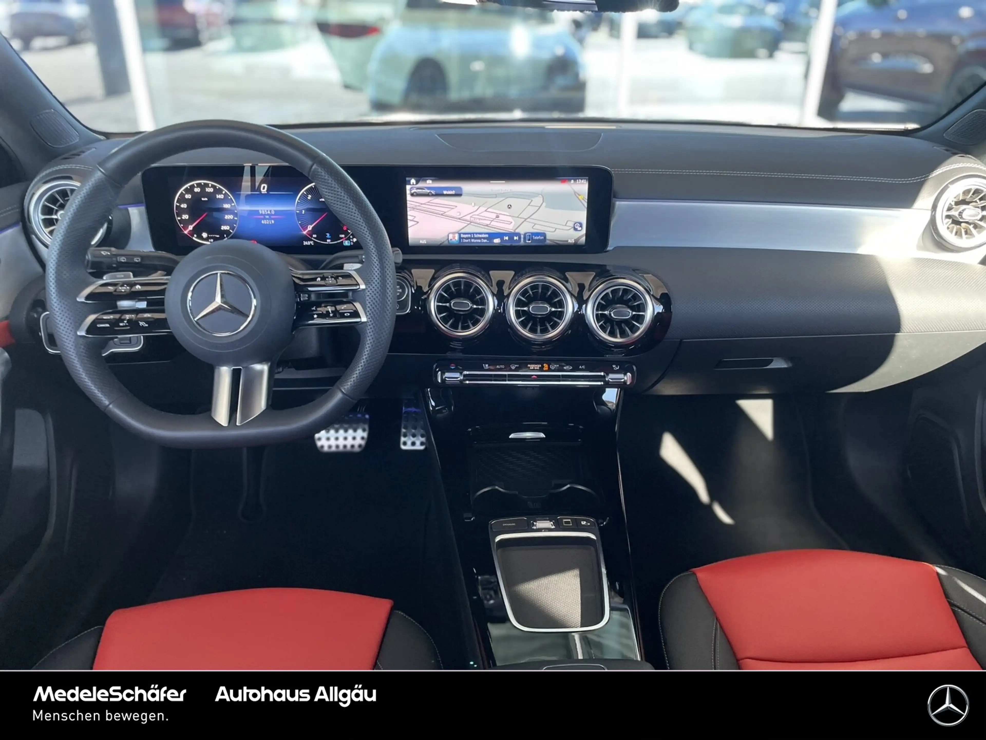 Mercedes-Benz A 200 A 200 d AMG LEDER AHK Distronic Keyless Ambiente — photo 12