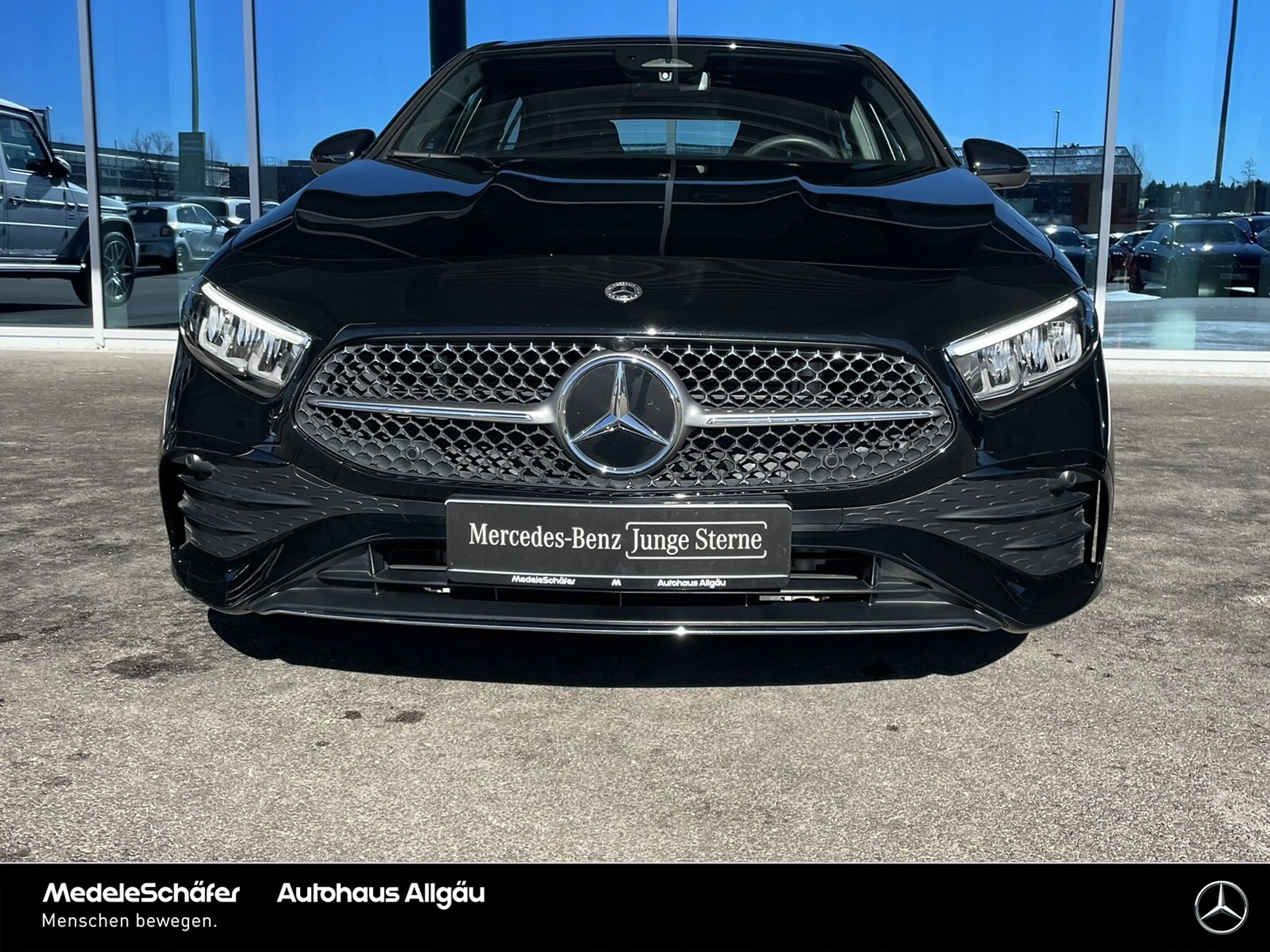 Mercedes-Benz A 200 A 200 d AMG LEDER AHK Distronic Keyless Ambiente — photo 4