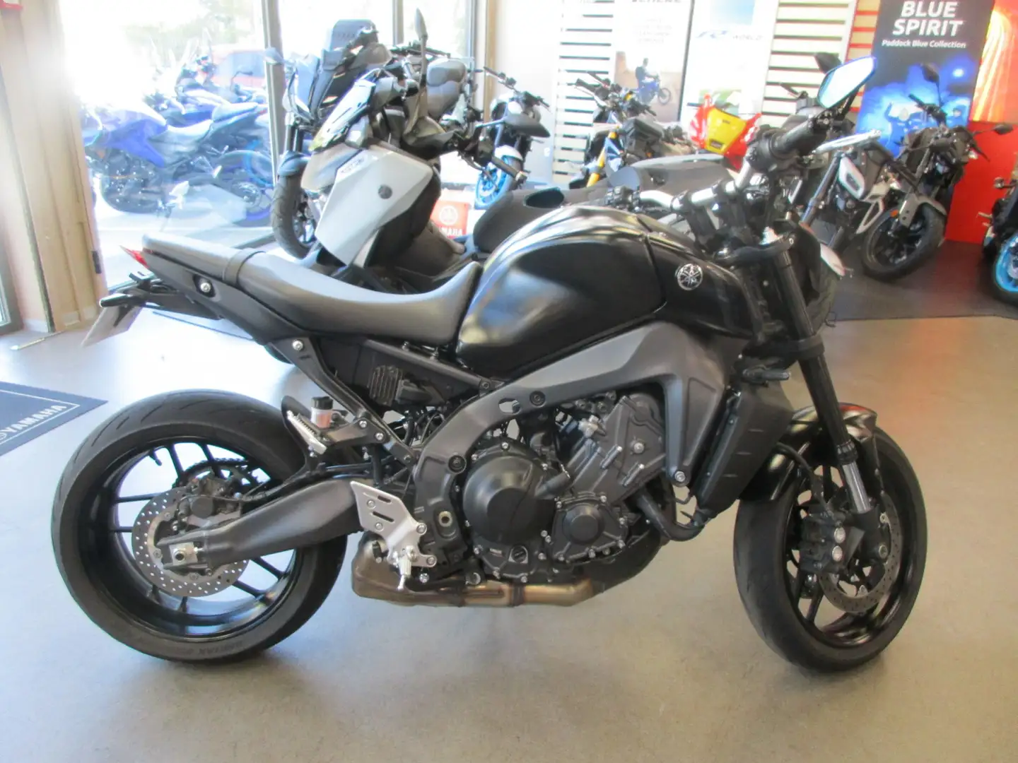 Yamaha MT-09 Noir - 1