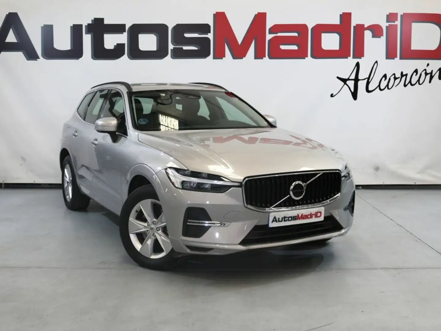 Volvo XC60 2.0 B4 D AWD Core Auto Grijs - 1