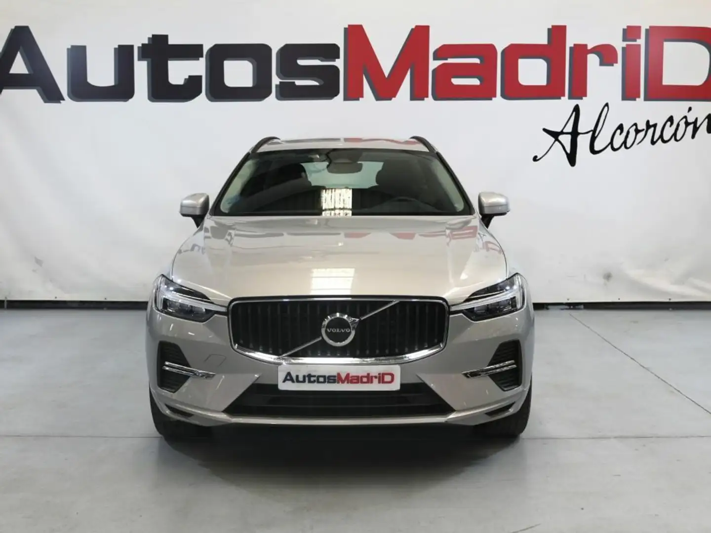 Volvo XC60 2.0 B4 D AWD Core Auto Grijs - 2