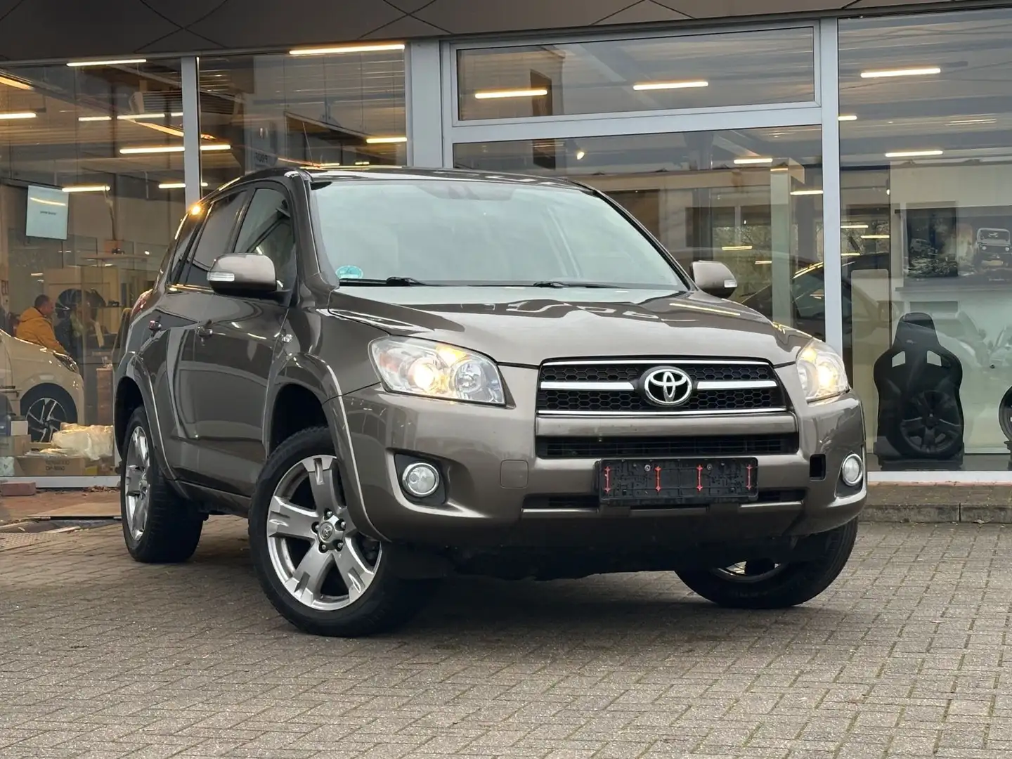 Toyota RAV 4 2,2-l-D-4D 4x4 Executive Automatik Braun - 1