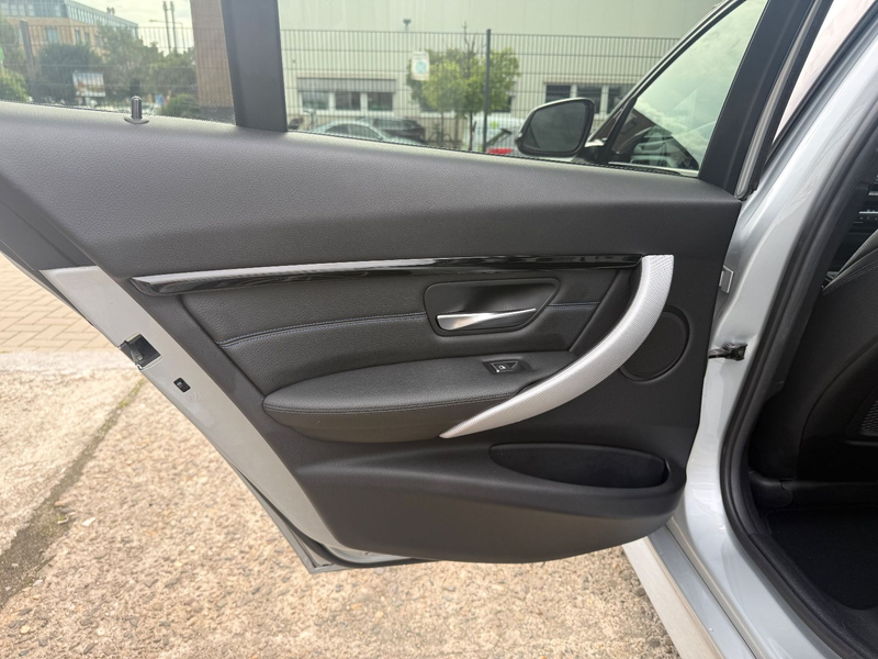 BMW 318 i M Sport/LED/SHZ/Leder/Shadow Line — photo 15