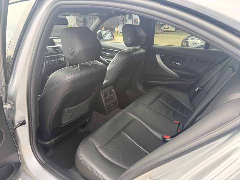 BMW 318 i M Sport/LED/SHZ/Leder/Shadow Line — photo 13