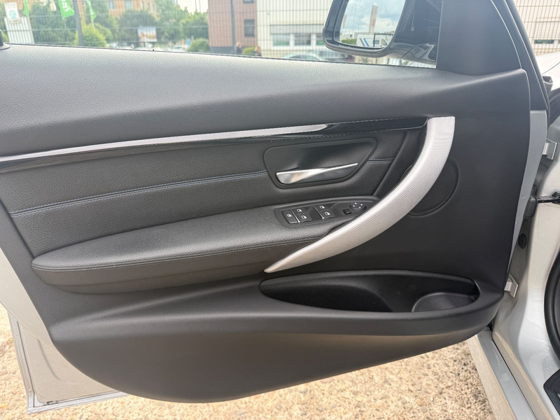 BMW 318 i M Sport/LED/SHZ/Leder/Shadow Line — photo 12