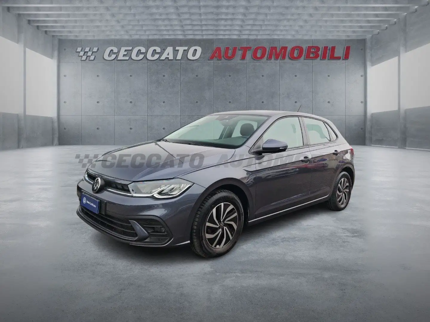 Volkswagen Polo VI 2022 1.0 tsi Life 95cv dsg Grau - 1