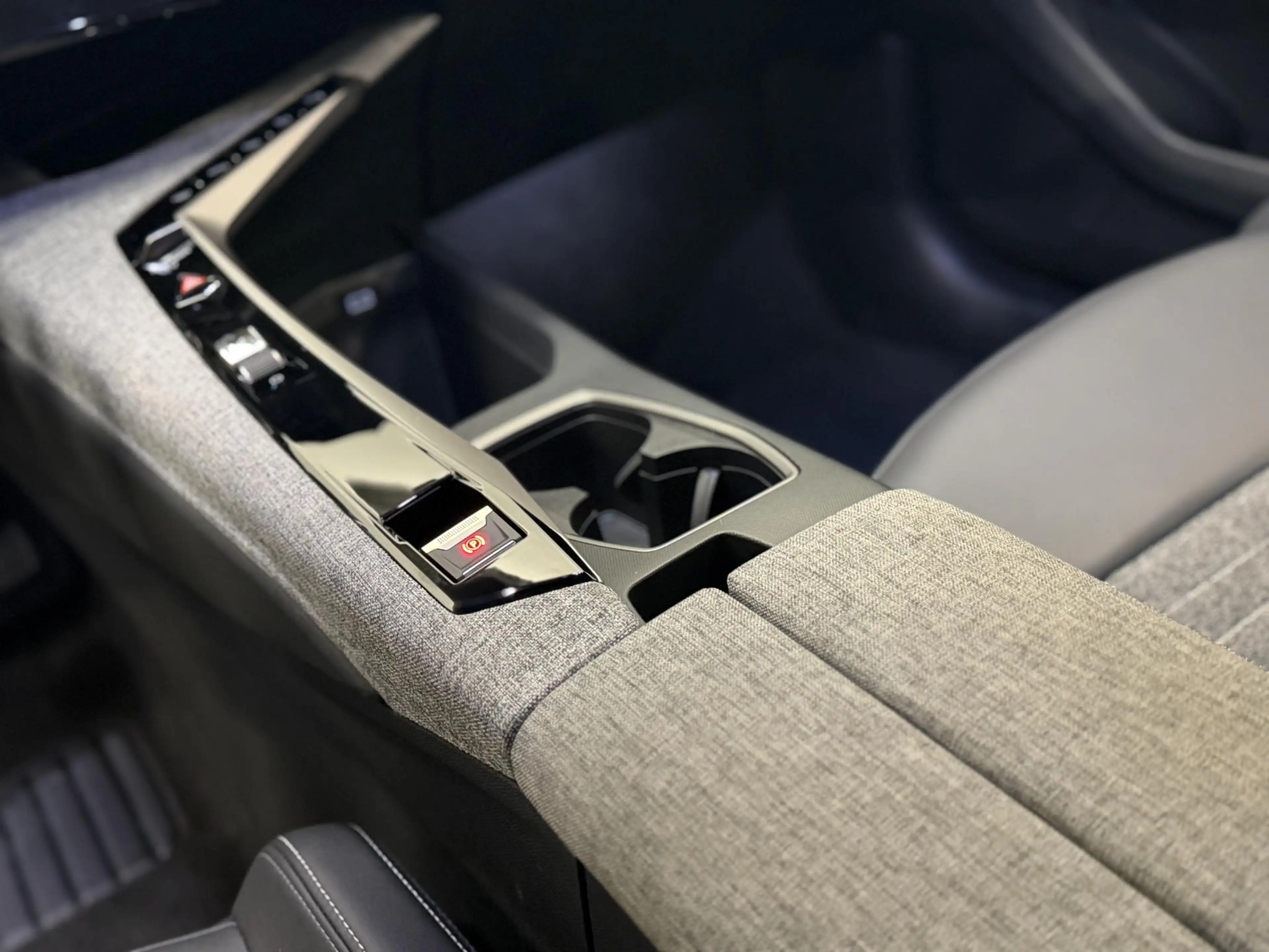 Peugeot 5008 1.2 Hybrid 136pk Allure Automaat Navigatie Cruise — photo 30
