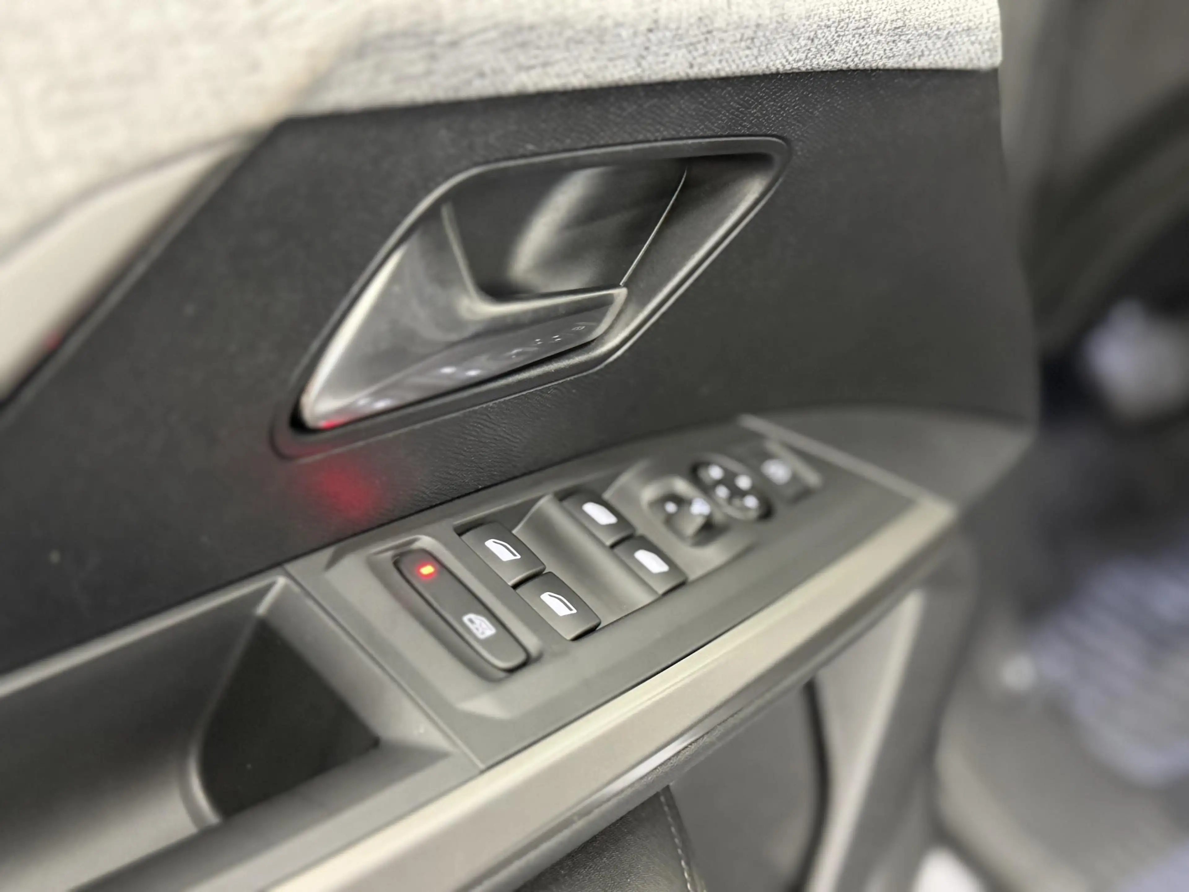 Peugeot 5008 1.2 Hybrid 136pk Allure Automaat Navigatie Cruise — photo 38