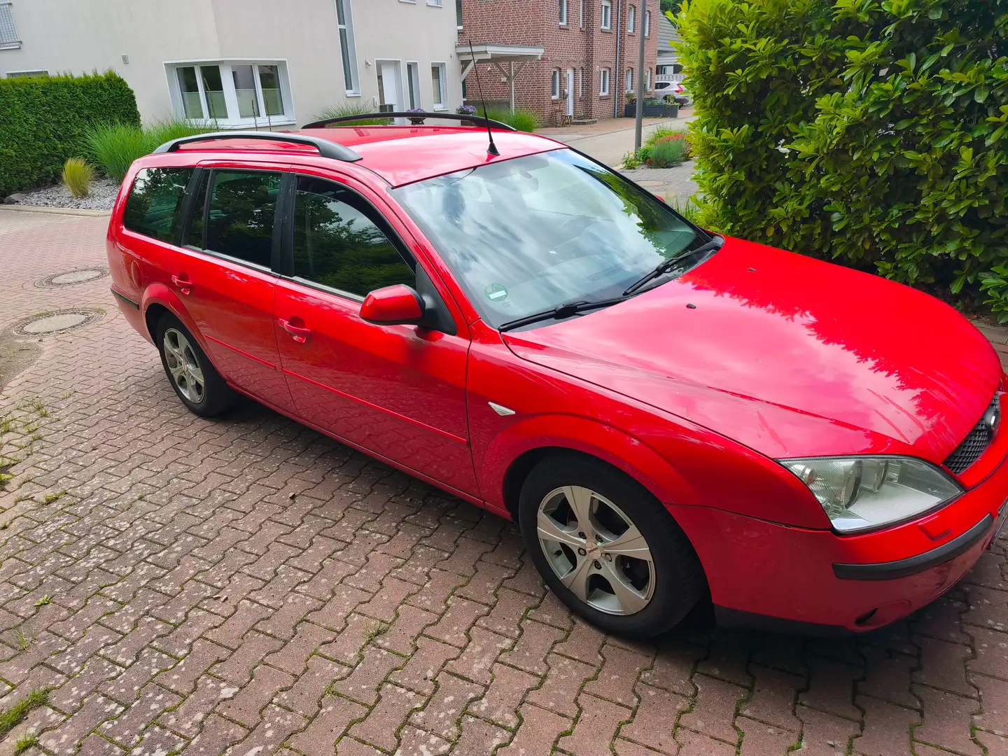 Ford Mondeo Ambiente Rouge - 2