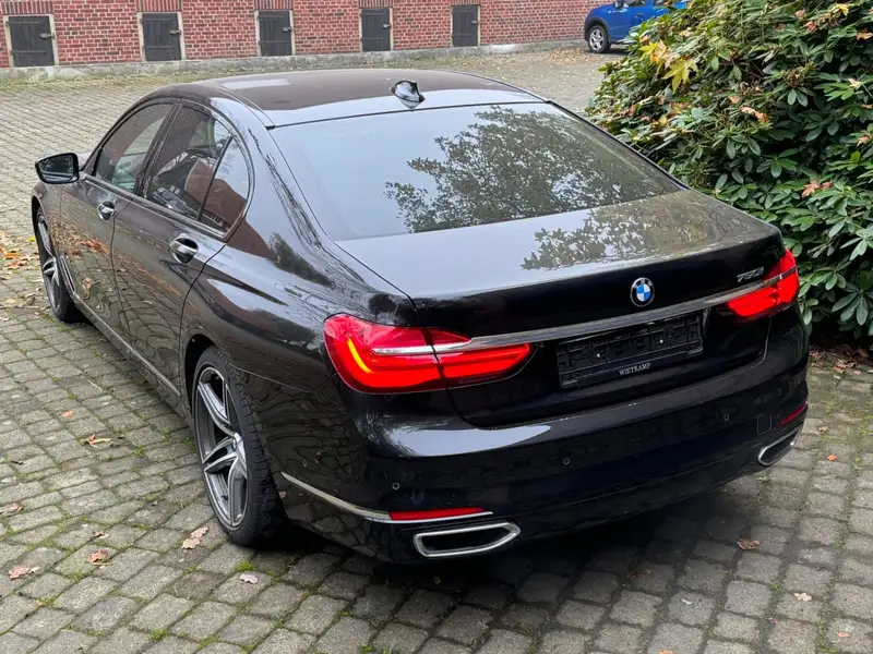 Annonce voiture d'occasion BMW 750 - CARADIZE