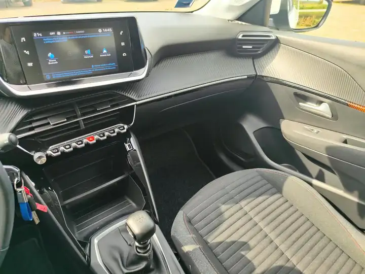 Peugeot 208 1.2 puretech Allure s — foto 10