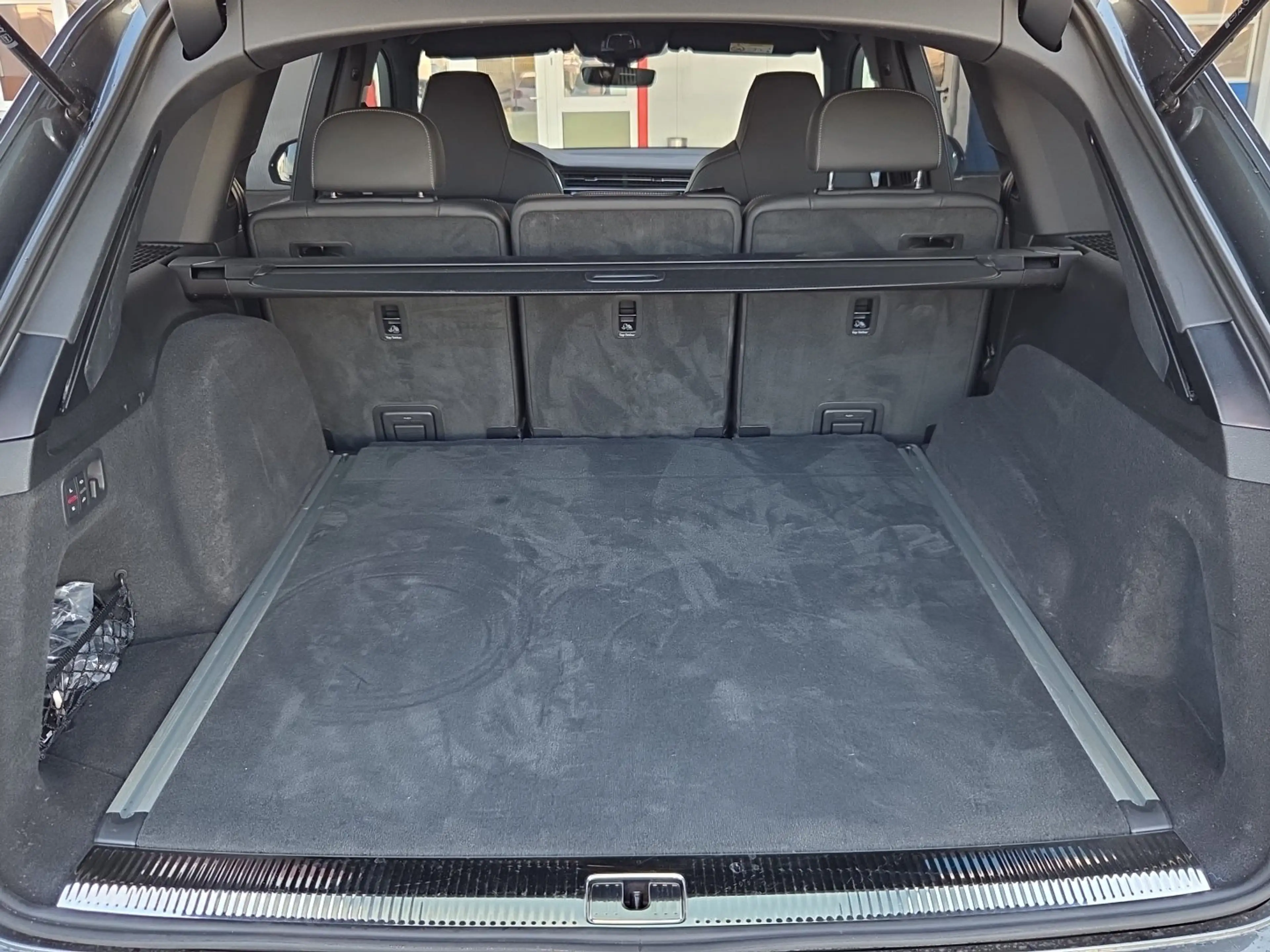 Audi Q7 60 TFSI e quattro S line — photo 15
