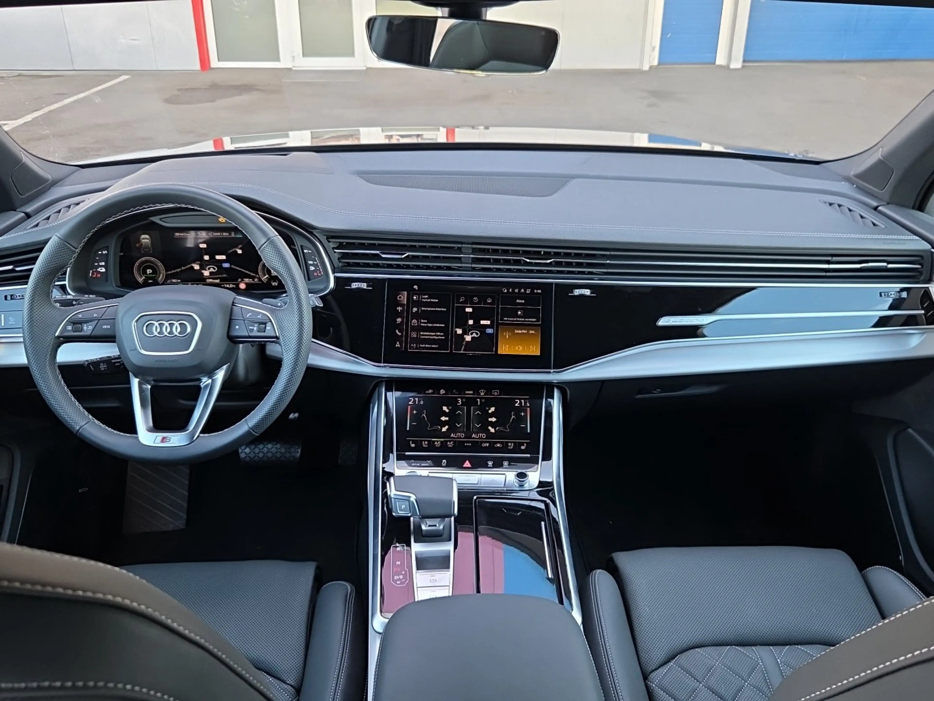 Audi Q7 60 TFSI e quattro S line — photo 11