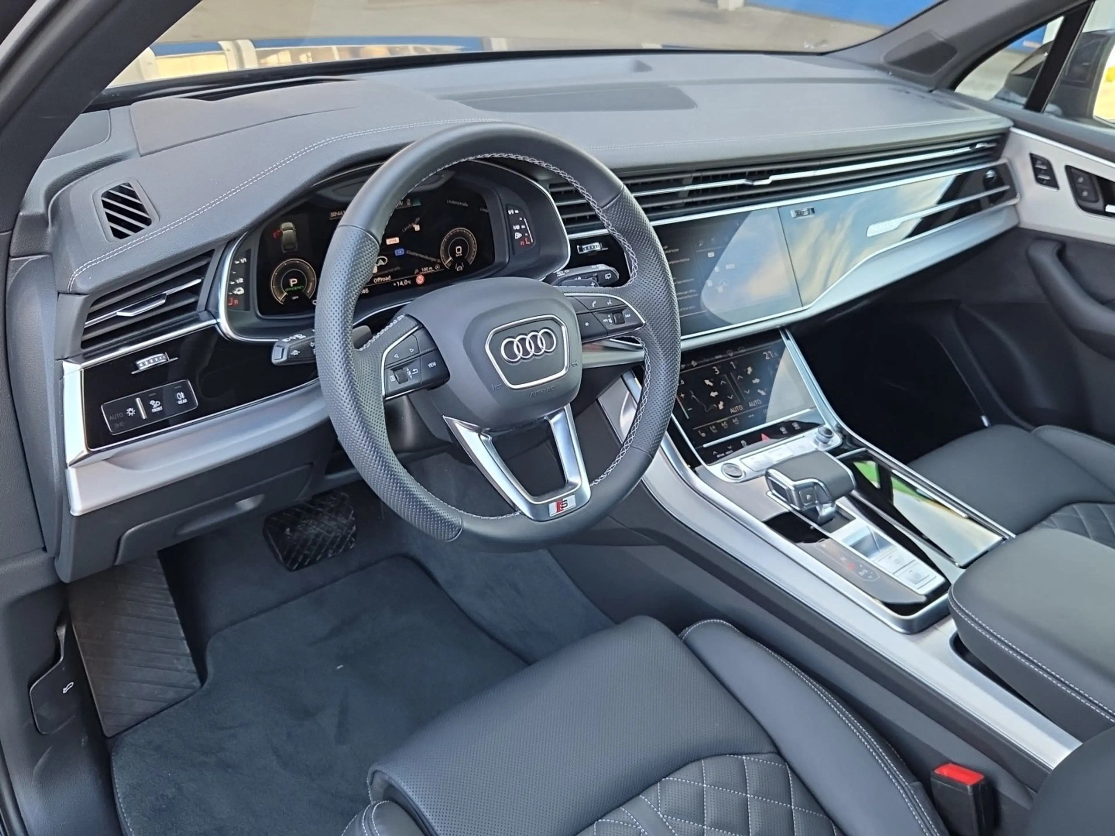 Audi Q7 60 TFSI e quattro S line — photo 8