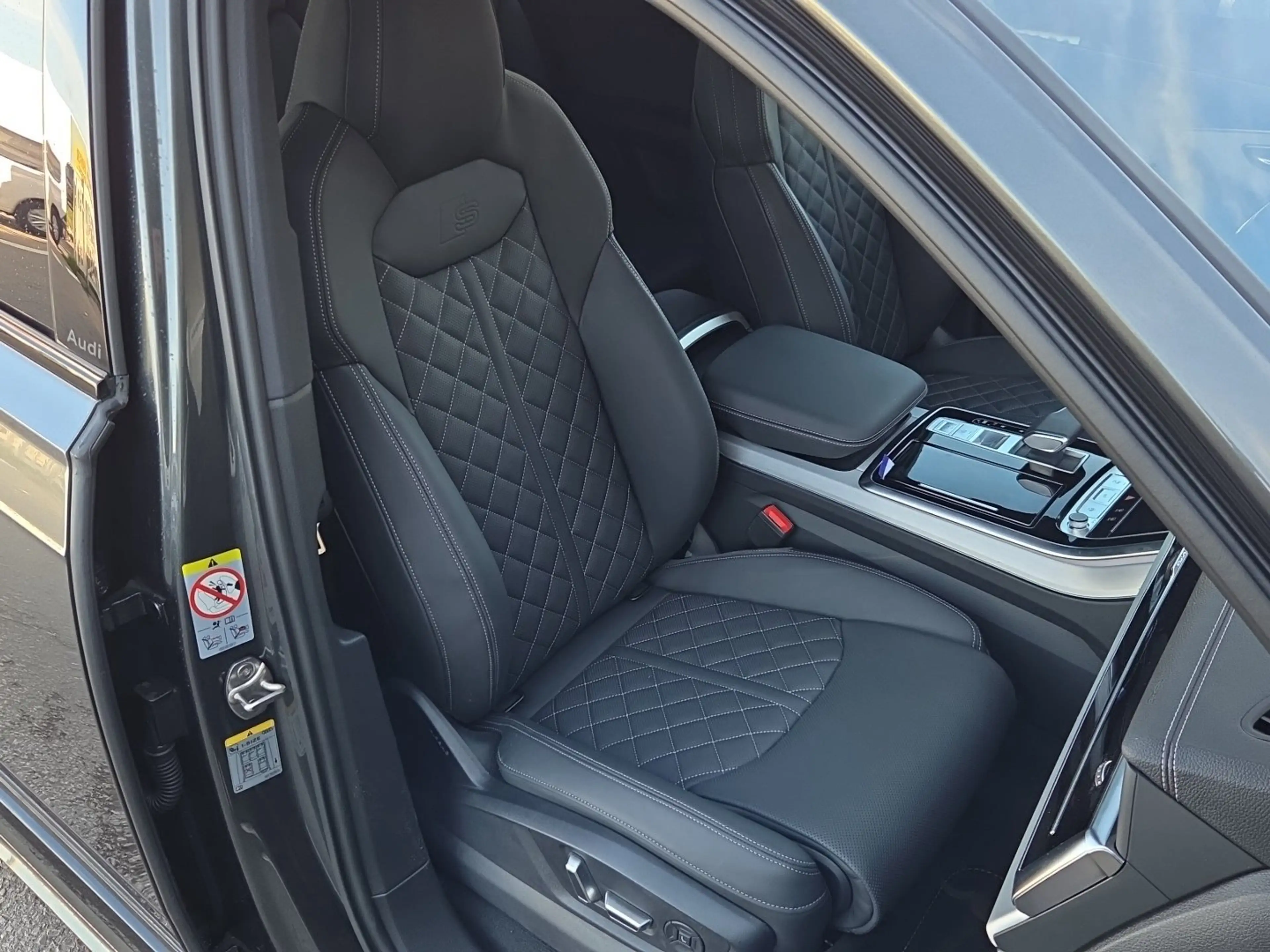 Audi Q7 60 TFSI e quattro S line — photo 14