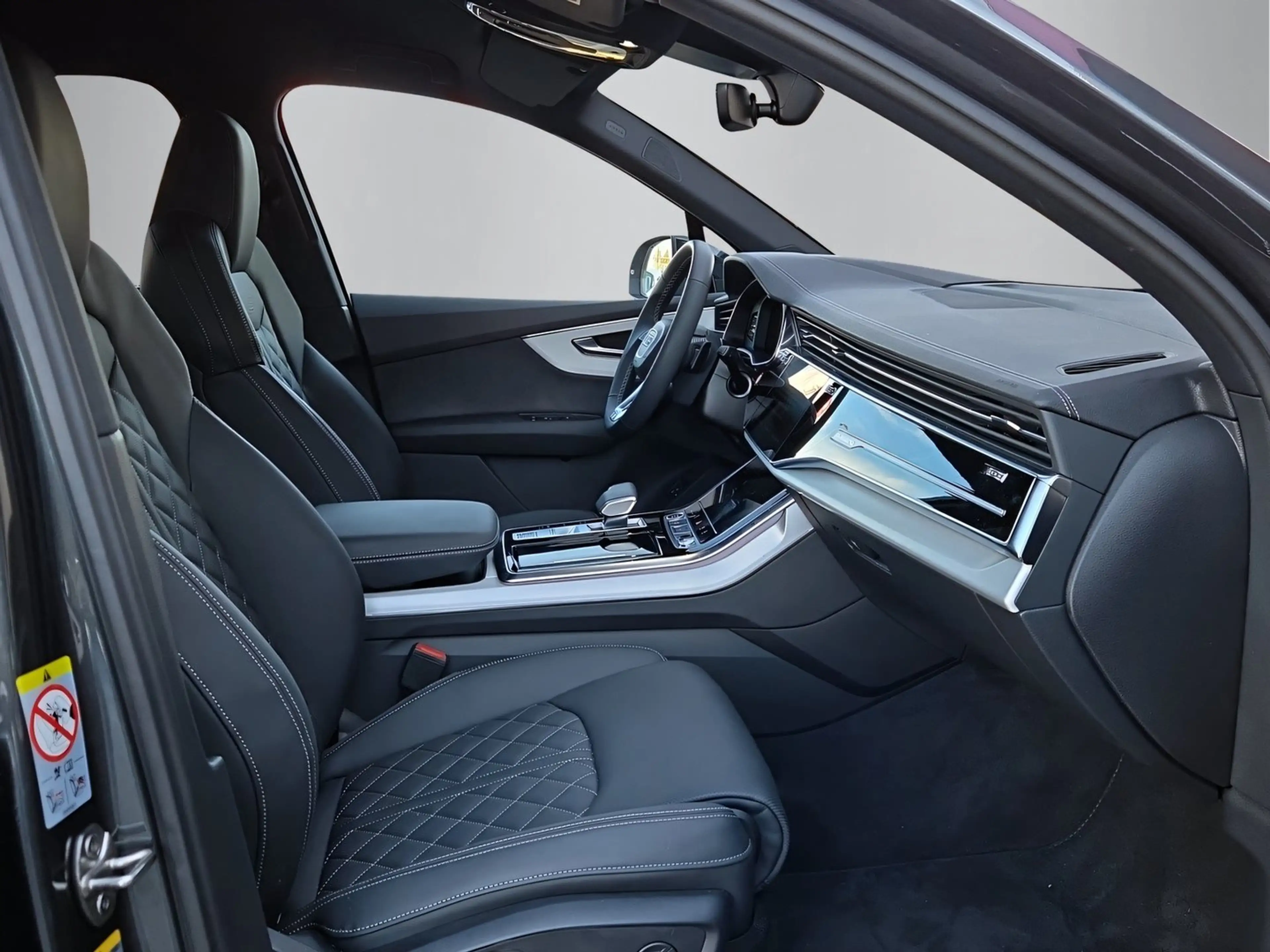 Audi Q7 60 TFSI e quattro S line — photo 12