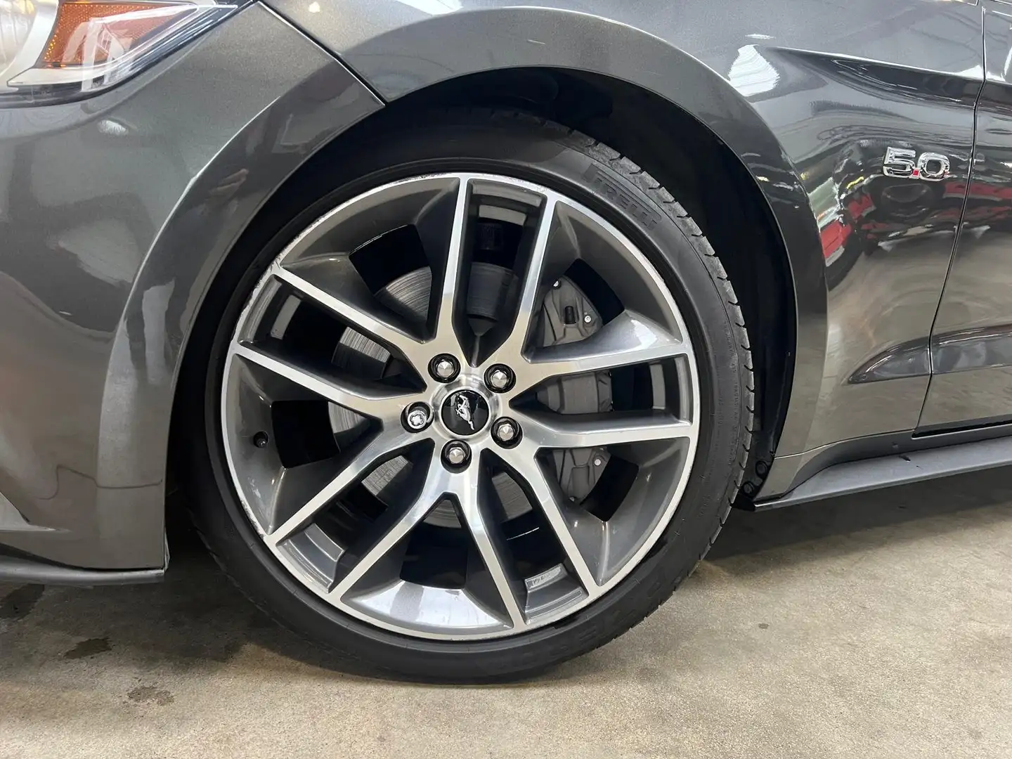 Ford Mustang Mustang Convertible V8 5.0 421 GT A Gris - 2