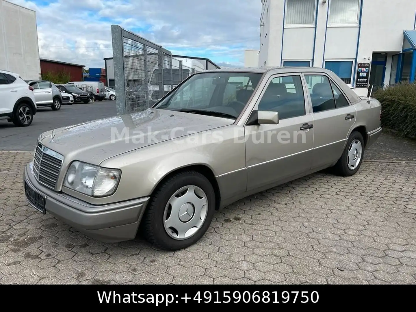 Mercedes-Benz E 220 --Automatik-- Or - 1