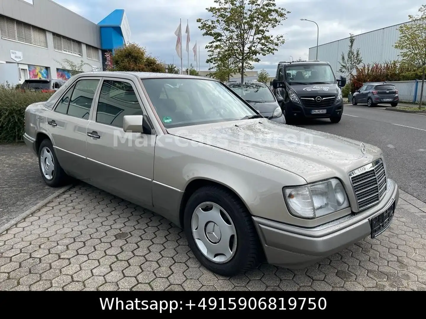 Mercedes-Benz E 220 --Automatik-- Or - 2