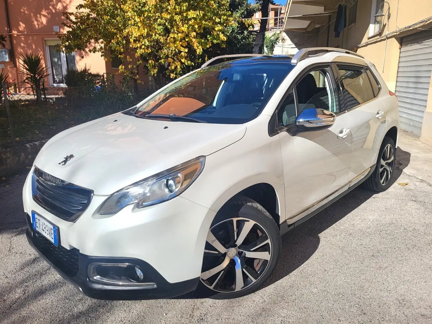 Peugeot 2008 PEUGEOT 2008 1,6 HDI-TETTO PANOR-NAVI-3 REVISIONI Bianco - 1