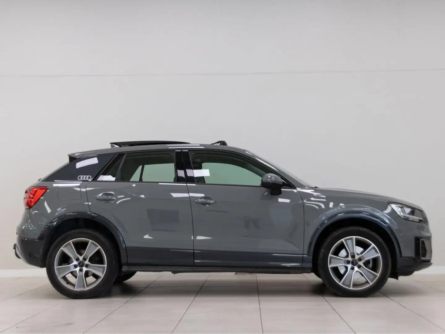 Audi Q2 2.0TDI Design edition quattro S-T 110kW Gris - 2