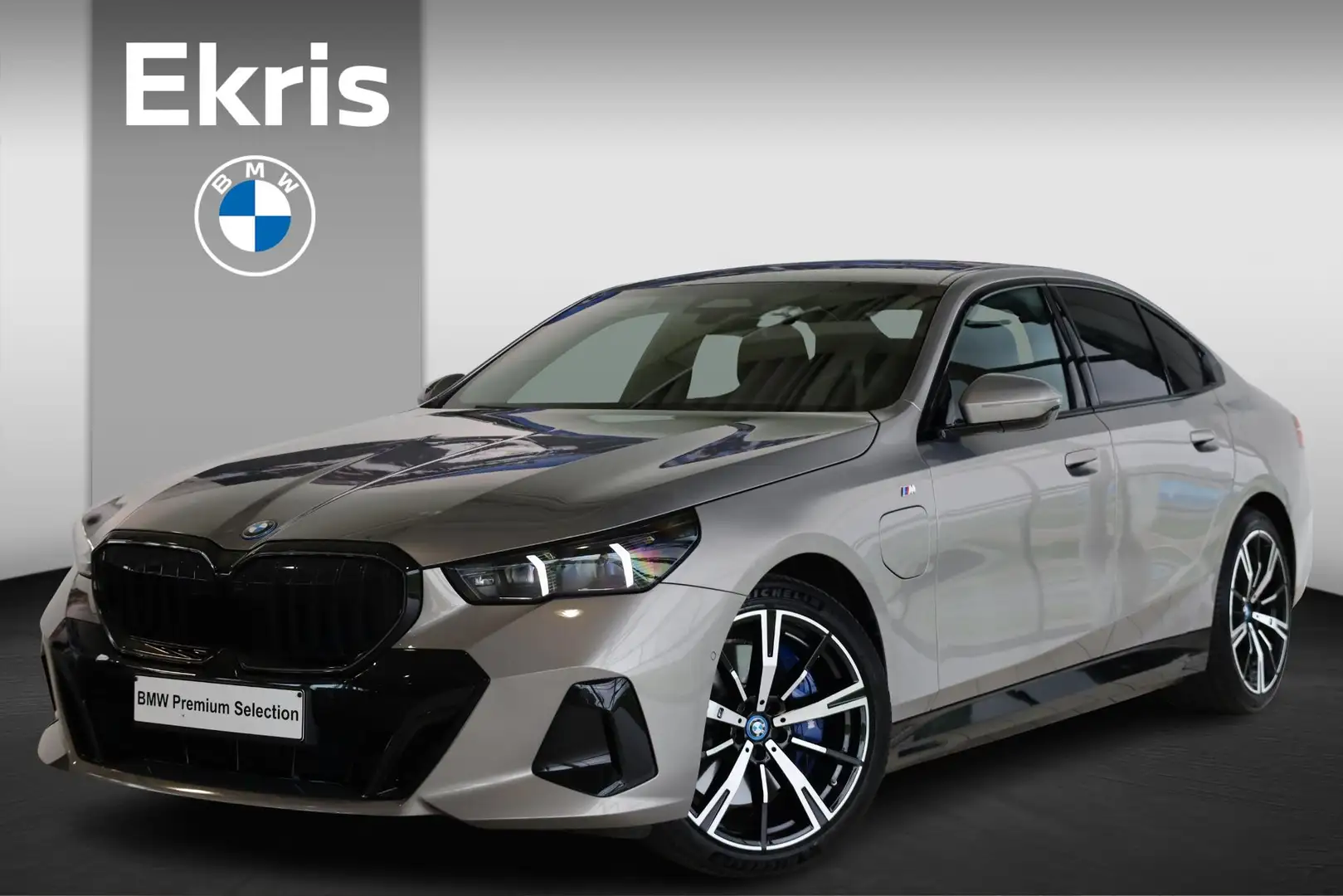 BMW 550 5 Serie Sedan 550e xDrive M Sportpakket Pro | Inno Grijs - 1