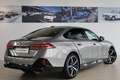 BMW 550 5 Serie Sedan 550e xDrive M Sportpakket Pro | Inno Grijs - thumbnail 2