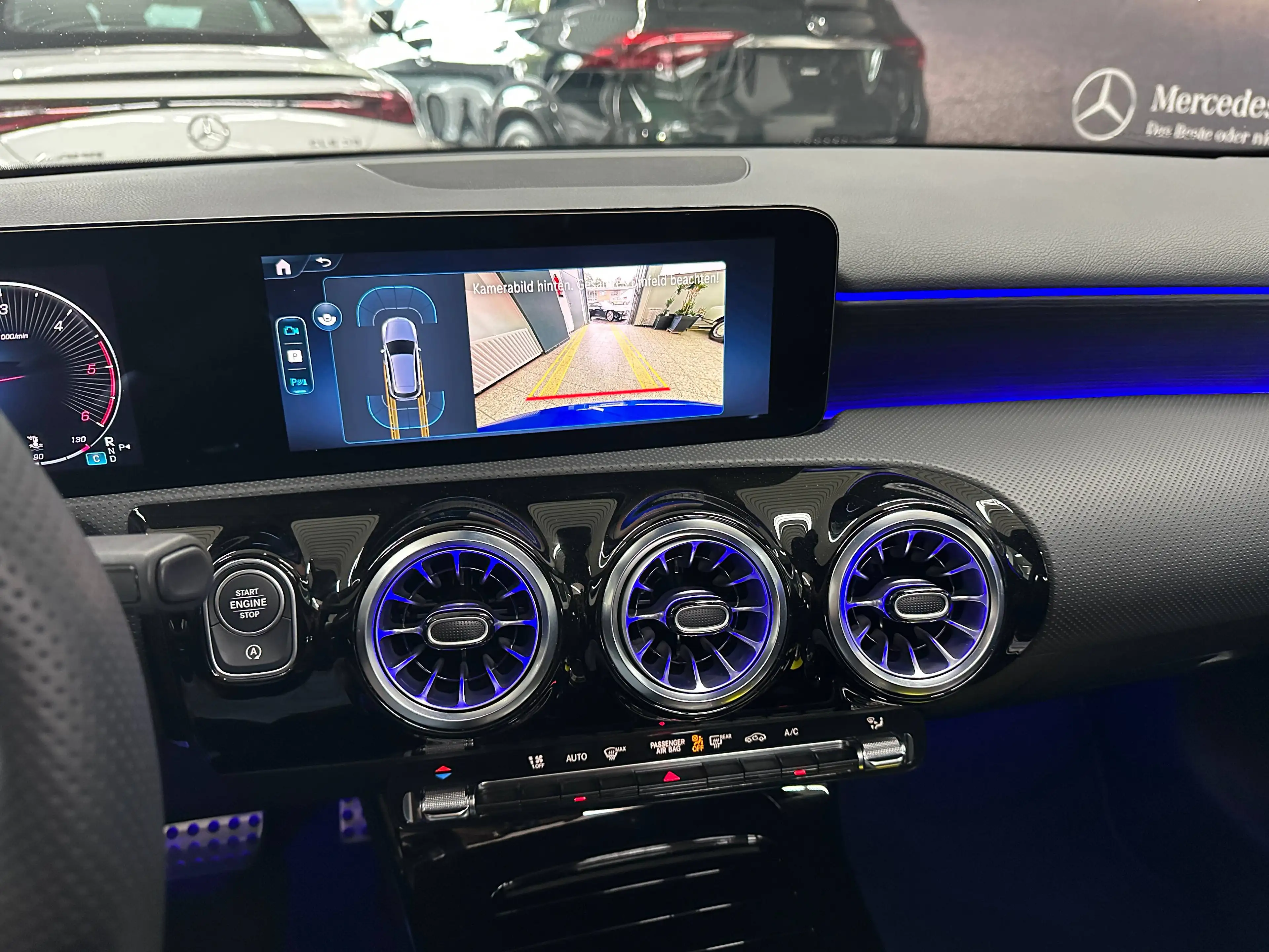 Mercedes-Benz A 220 d AMG Line MBUX/LED/PSD/TW/SPUR/PTS/SHZ/KAMERA/1HD/LMR19" — photo 14