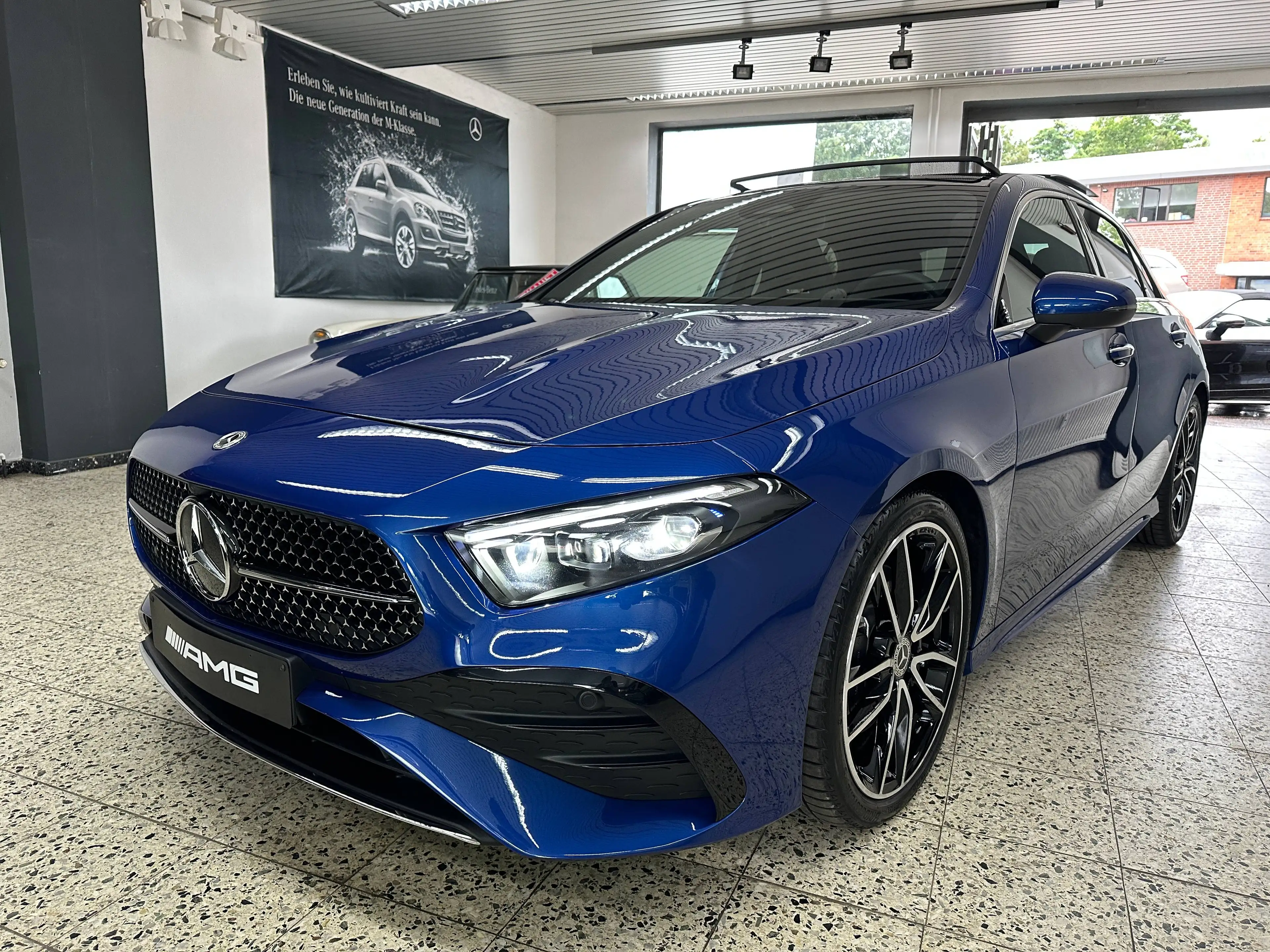 Mercedes-Benz A 220 d AMG Line MBUX/LED/PSD/TW/SPUR/PTS/SHZ/KAMERA/1HD/LMR19" — photo 2