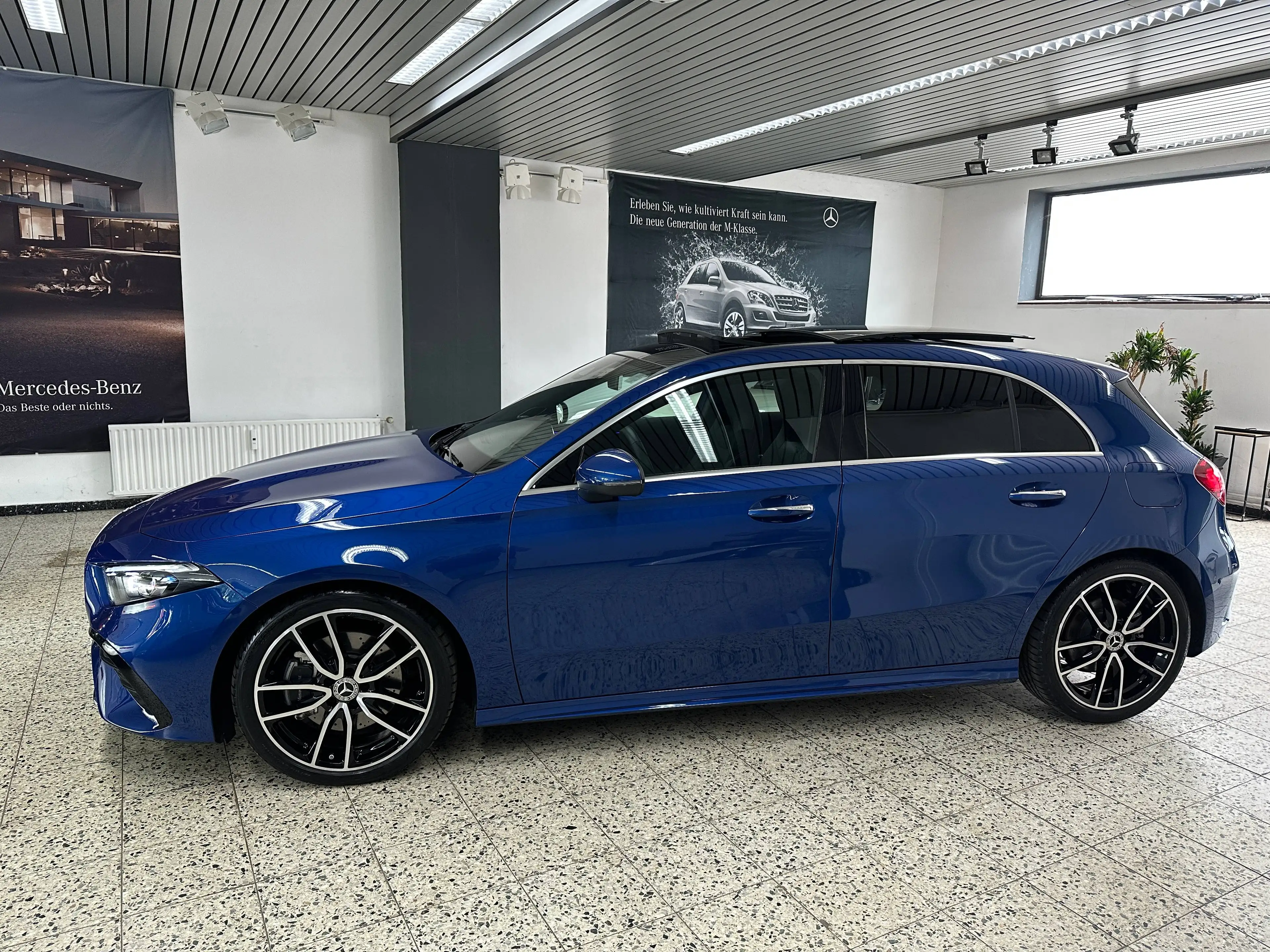 Mercedes-Benz A 220 d AMG Line MBUX/LED/PSD/TW/SPUR/PTS/SHZ/KAMERA/1HD/LMR19"