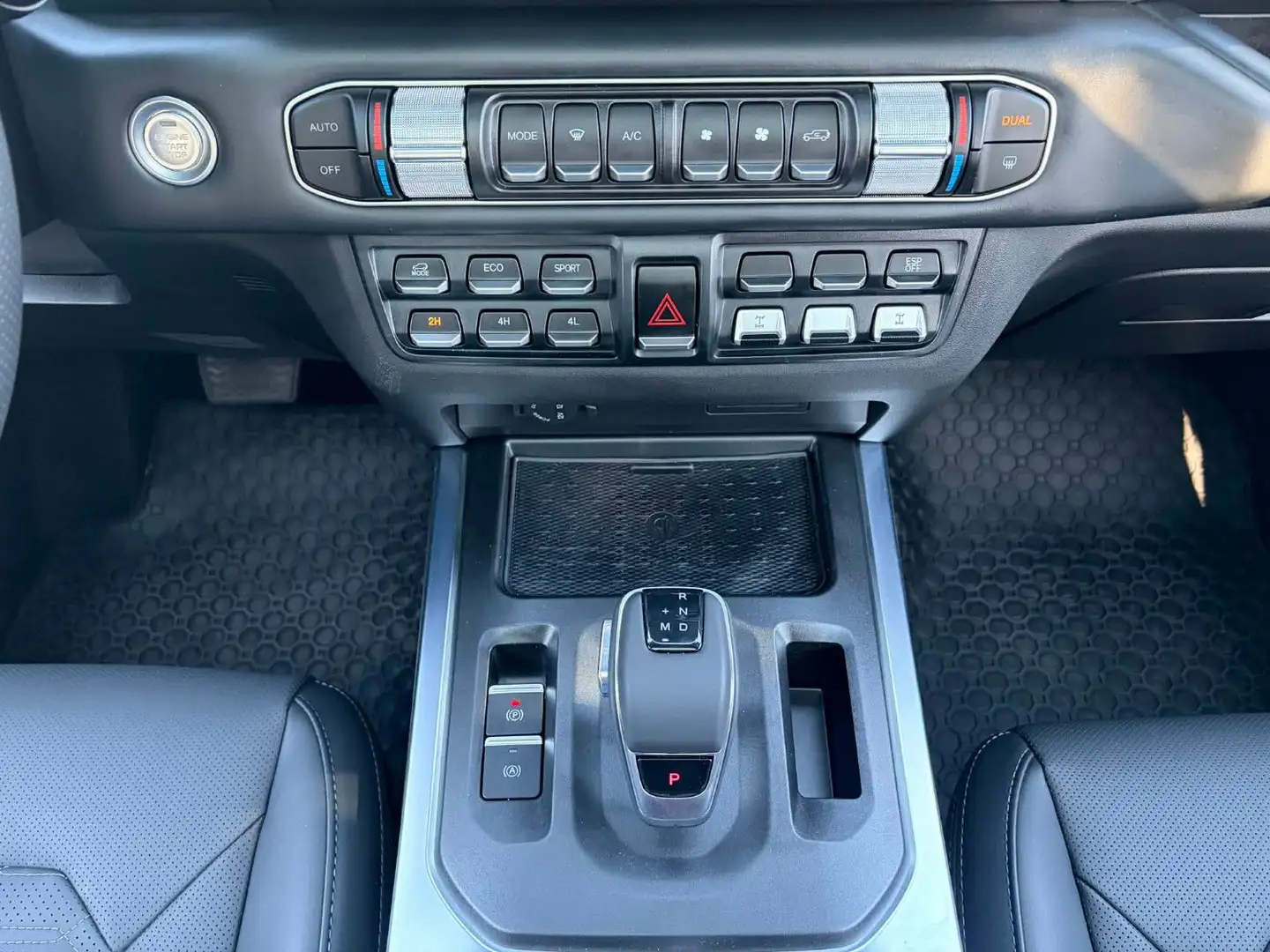 BAW 212 Offroader LED Seilwinde Leder 2.0 Automatik Weiß - 2