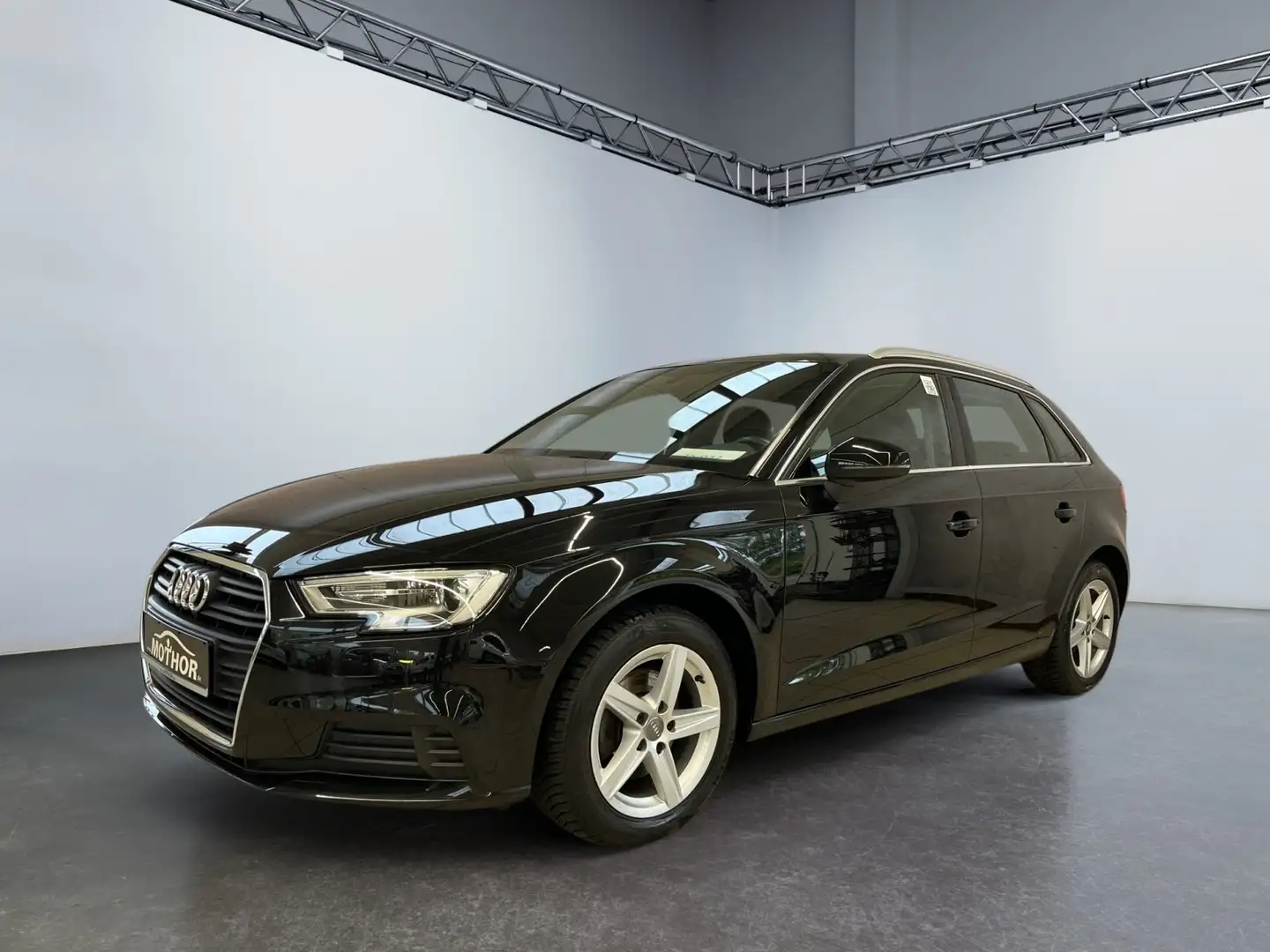 Audi A3 Sportback 35 1.5 TFSI Sitzheizung Xenon Navi Schwarz - 2