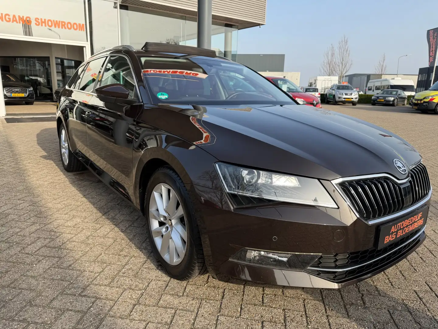 Skoda Superb Combi 1.4 TSI ACT Style Business, Automaat, Navi, Braun - 2