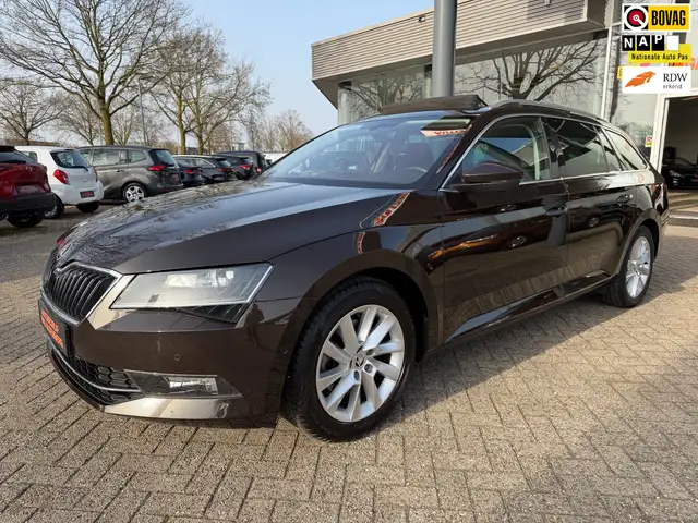 Skoda Superb Combi 1.4 TSI ACT Style Business, Automaat, Navi,
