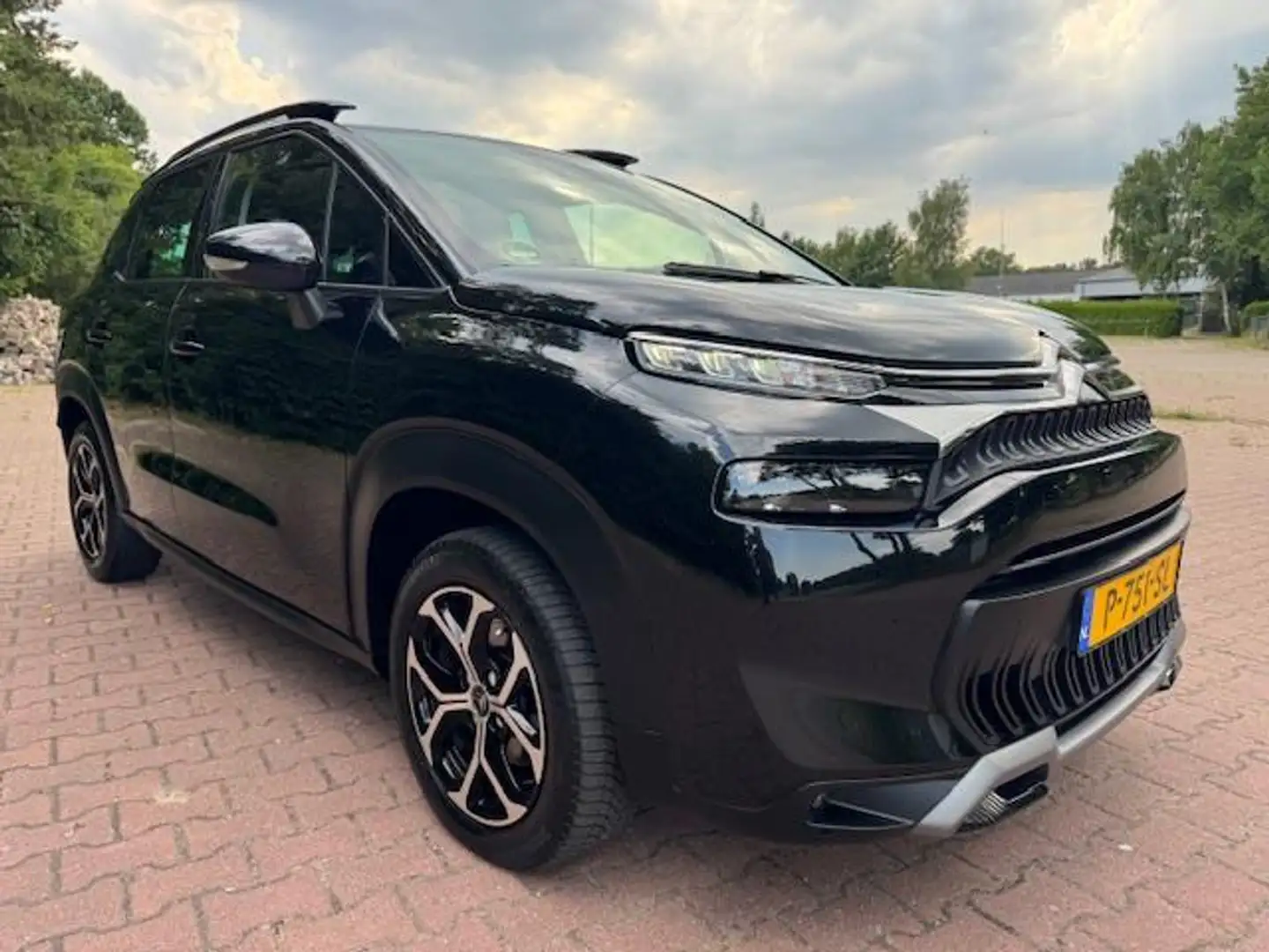 Citroen C3 Aircross 1.2 PURETECH S&S SHINE/LEER/ACARPLAY/CAM/HUP/NAV Zwart - 1