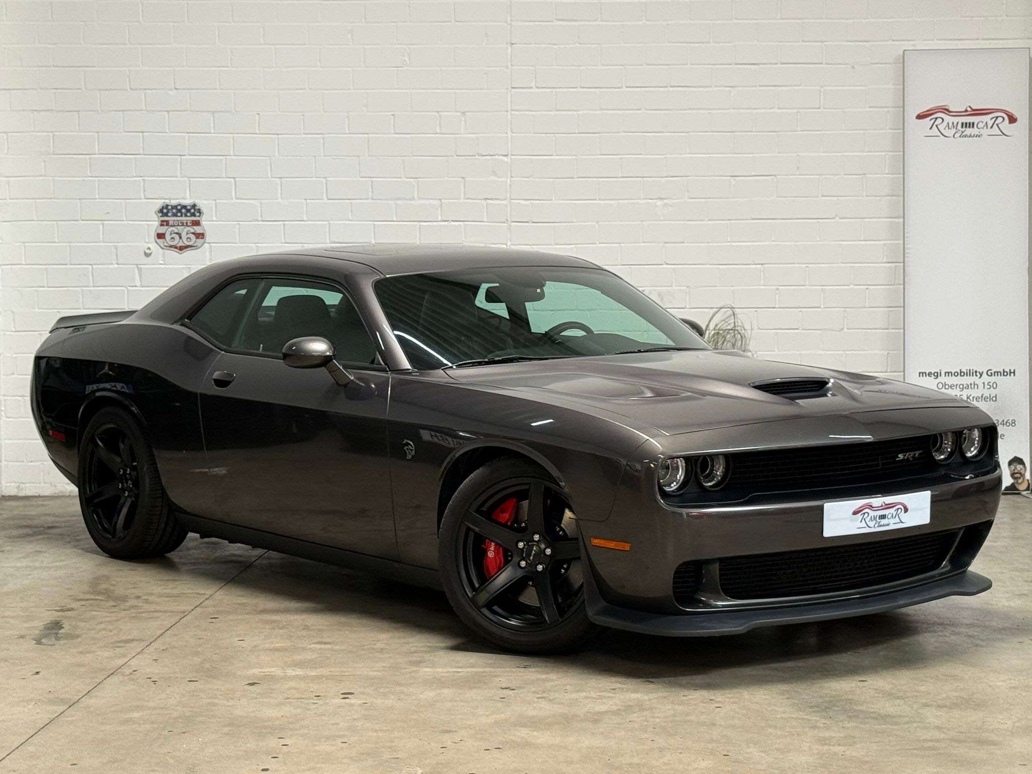 Second hand Dodge Challenger 6.2