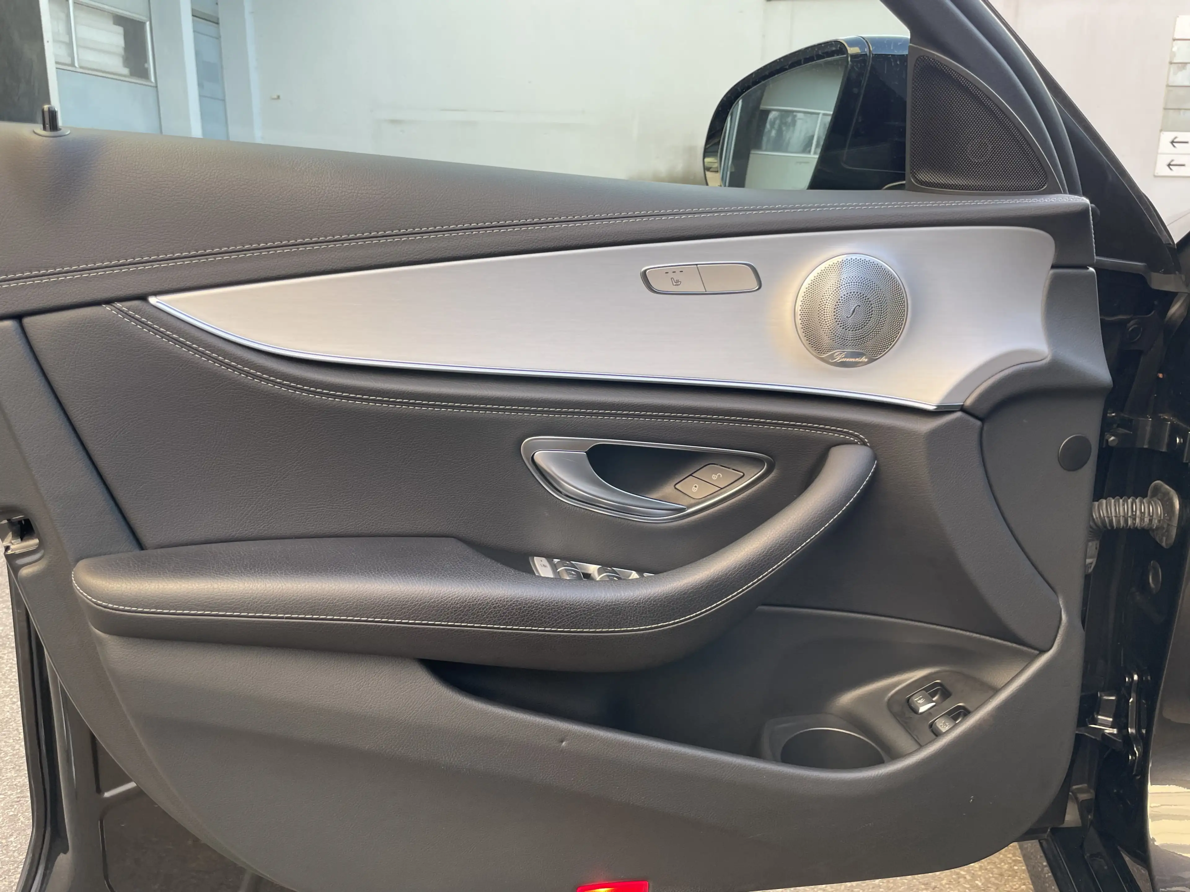 Mercedes-Benz E 300 e AMG LED Pano Head-Up Distronic Rü-Kamera — photo 11