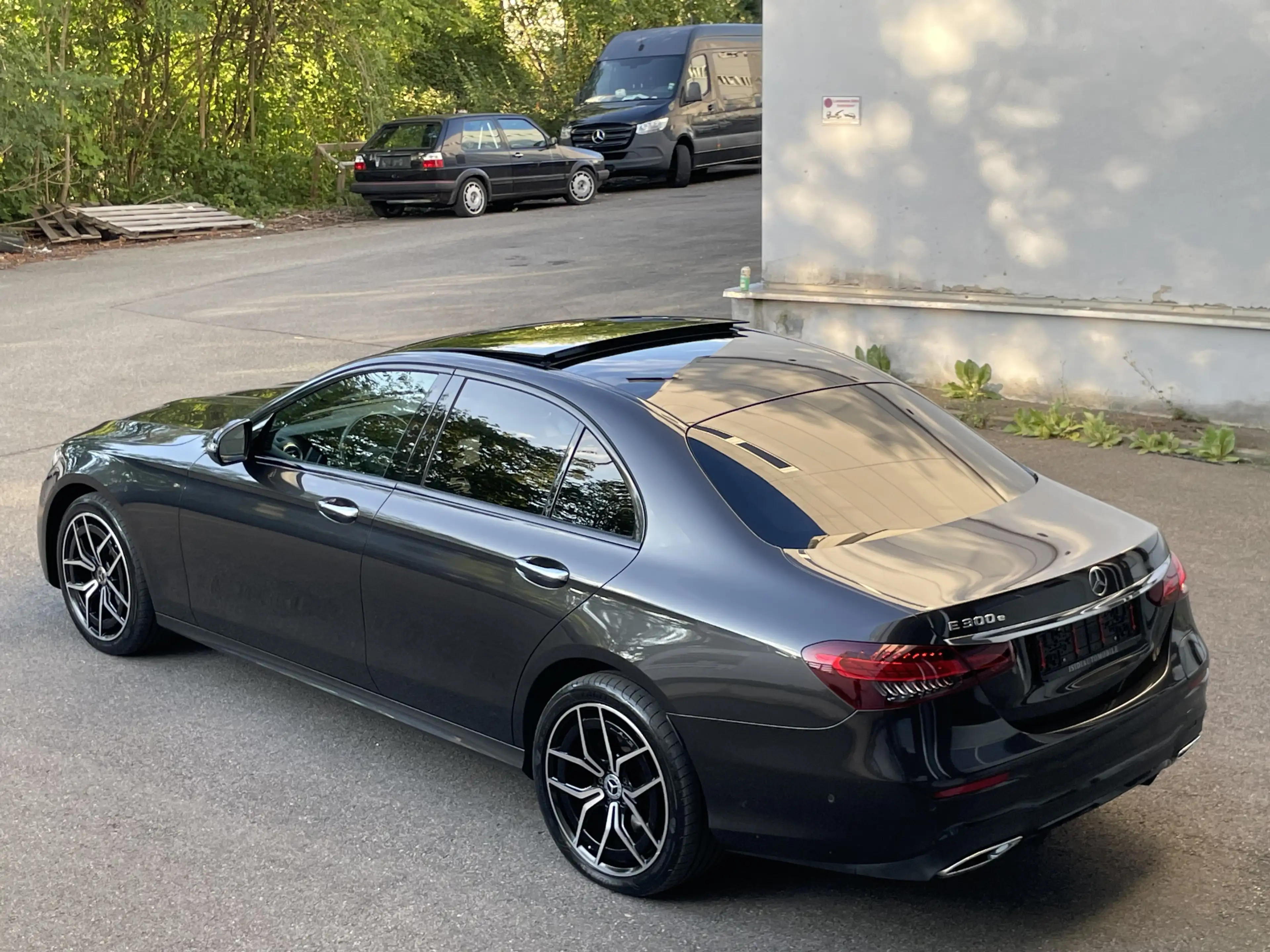 Mercedes-Benz E 300 e AMG LED Pano Head-Up Distronic Rü-Kamera — photo 4