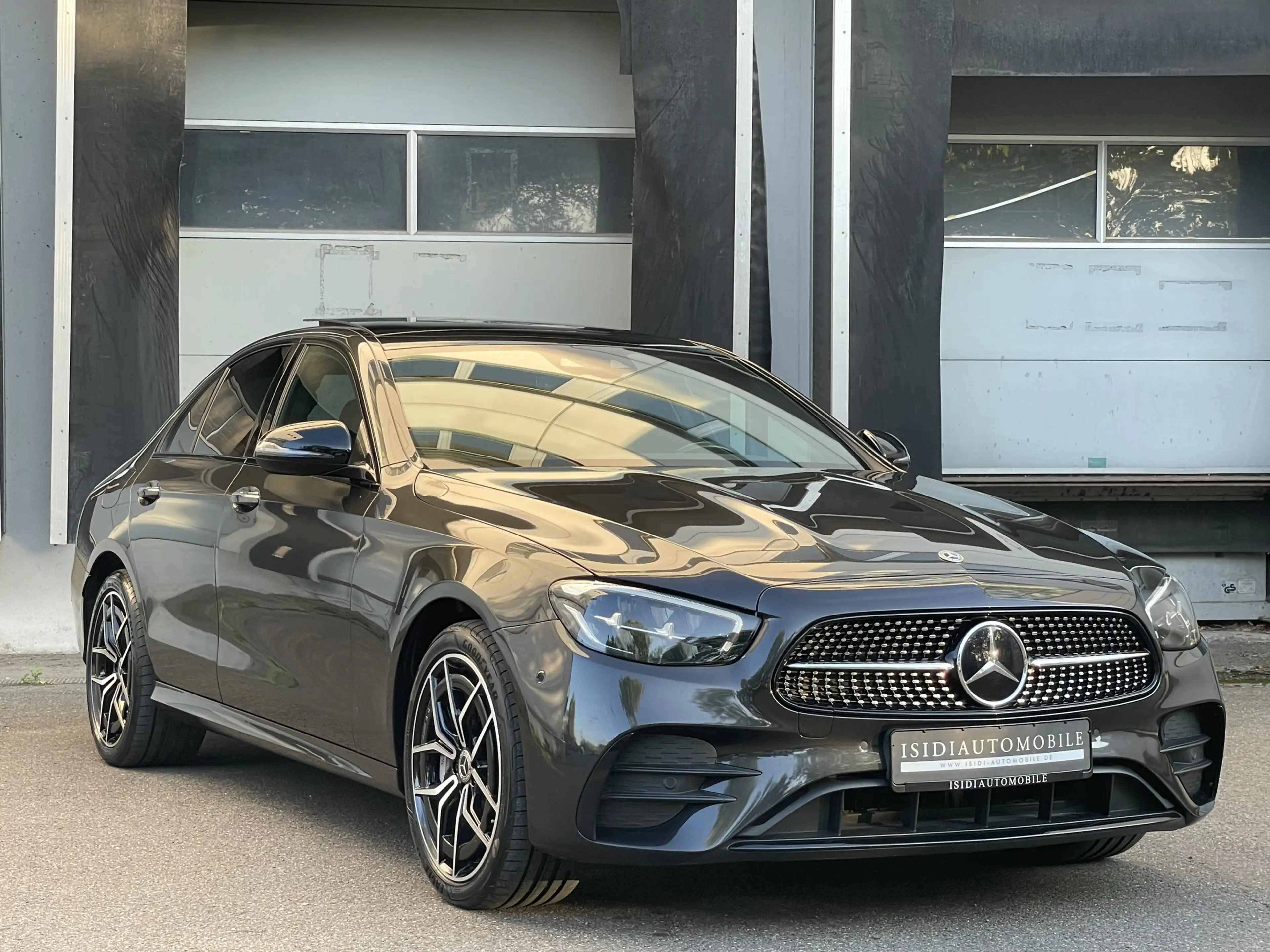 Mercedes-Benz E 300 e AMG LED Pano Head-Up Distronic Rü-Kamera — photo 9