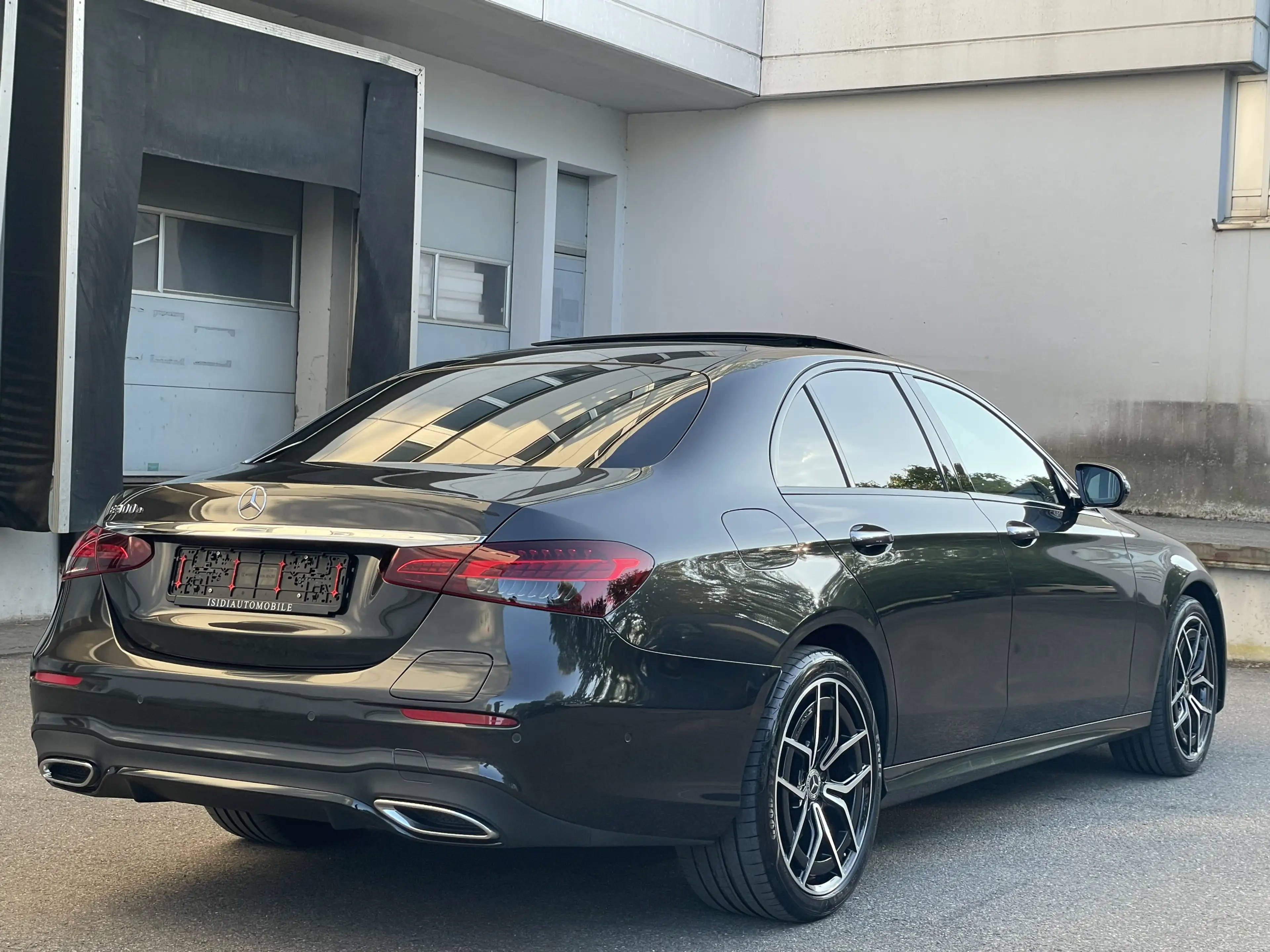 Mercedes-Benz E 300 e AMG LED Pano Head-Up Distronic Rü-Kamera — photo 6